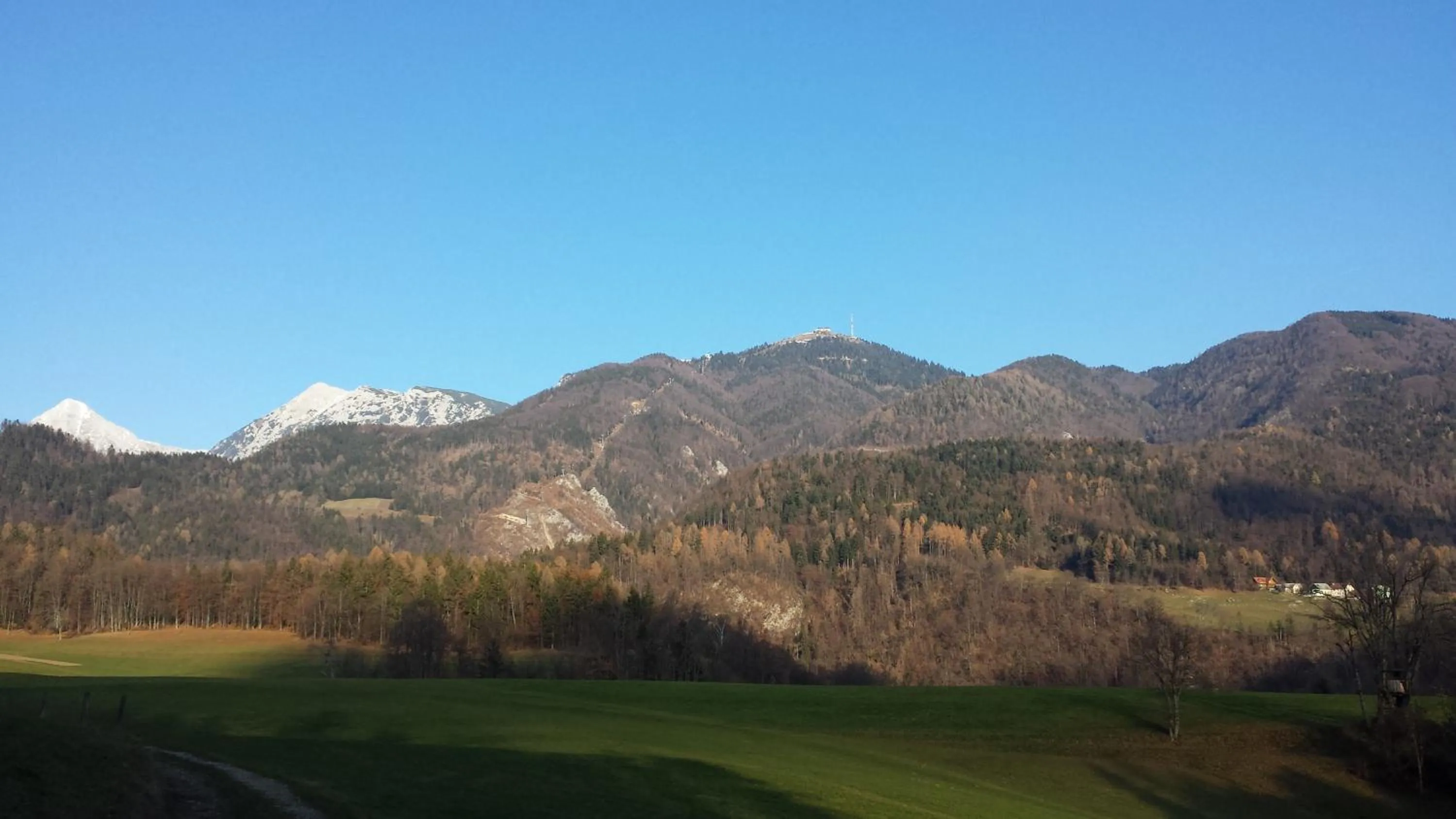 Skiing in Mama's House 7min from Airport