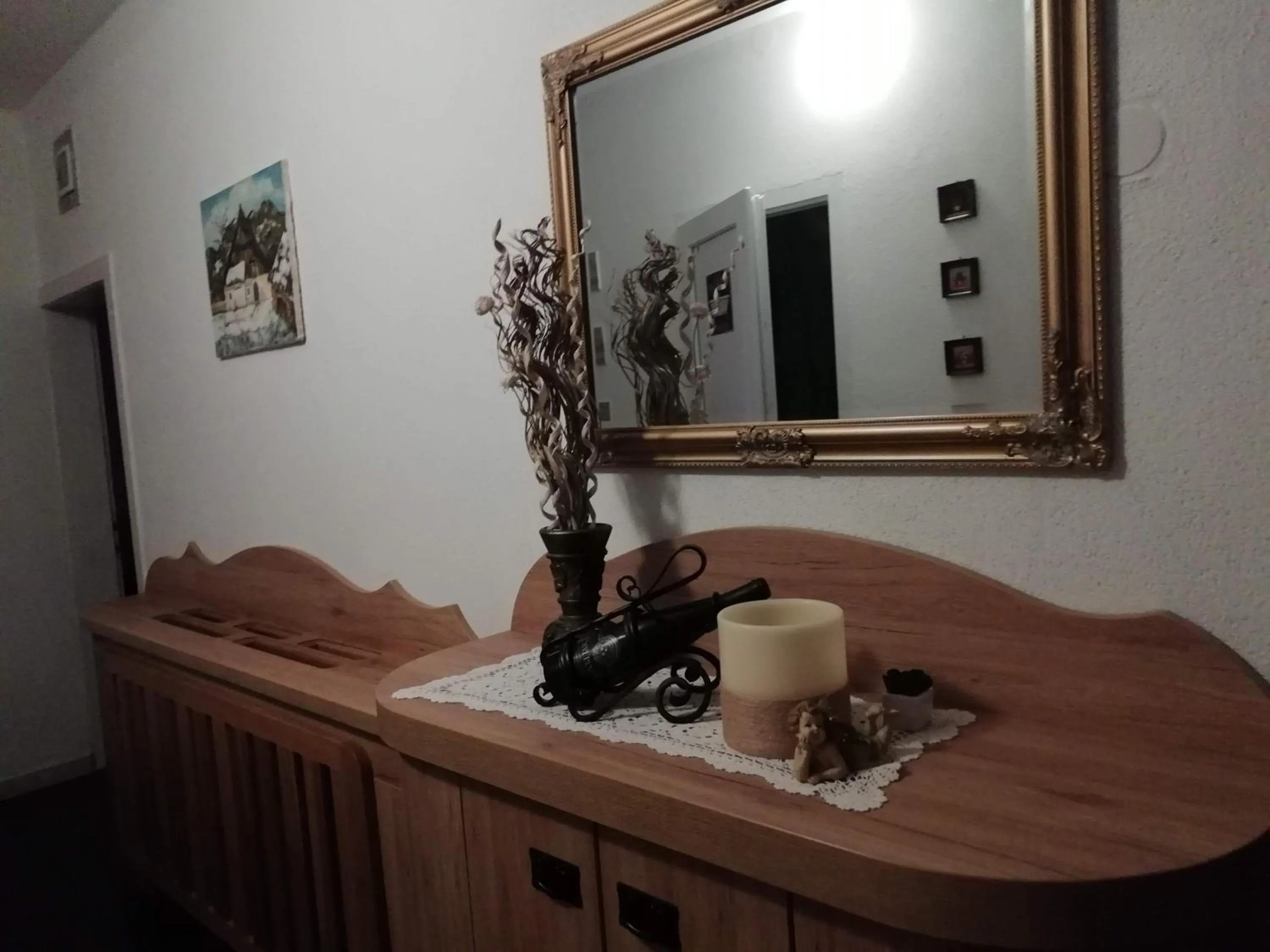 Decorative detail in Mama's House 7min from Airport