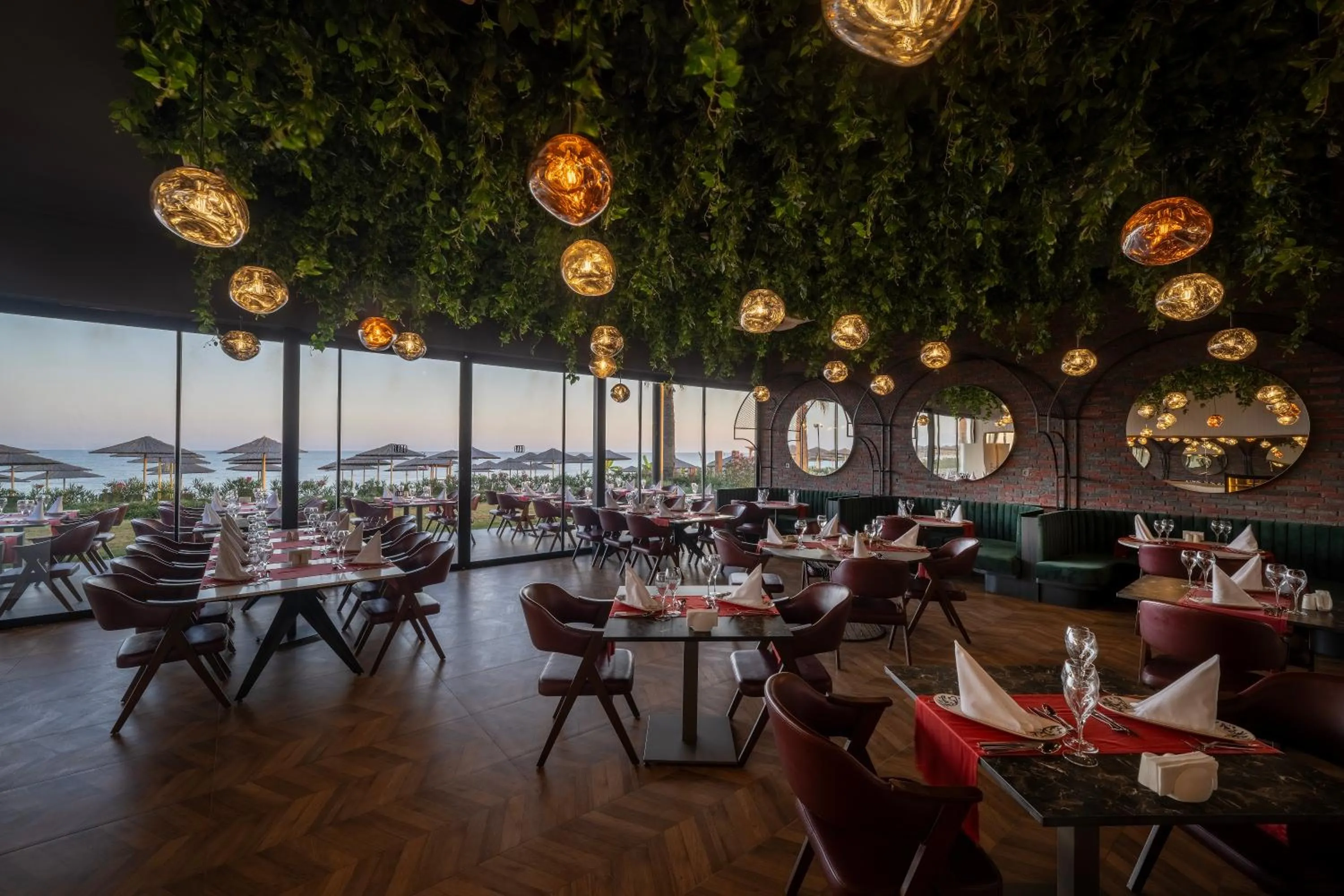 Restaurant/places to eat in Lago Hotel