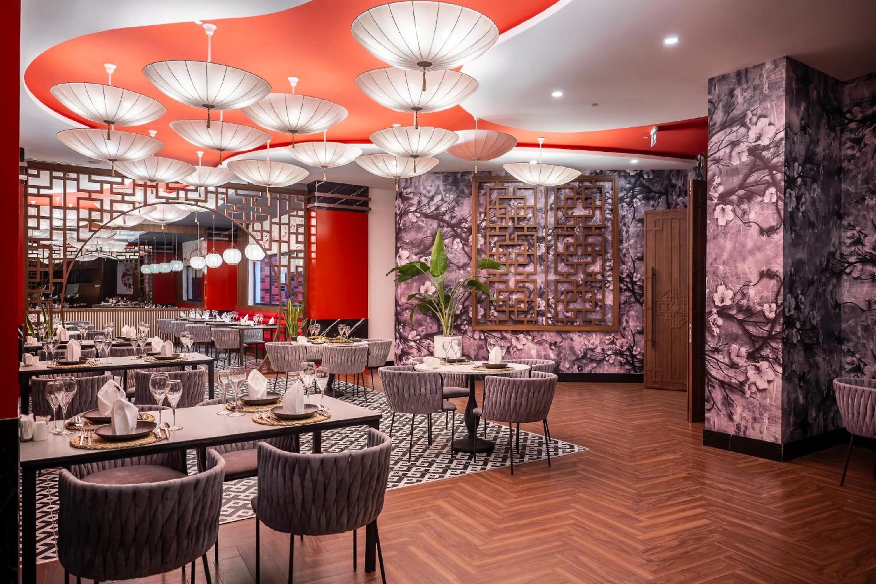 Restaurant/places to eat in Lago Hotel