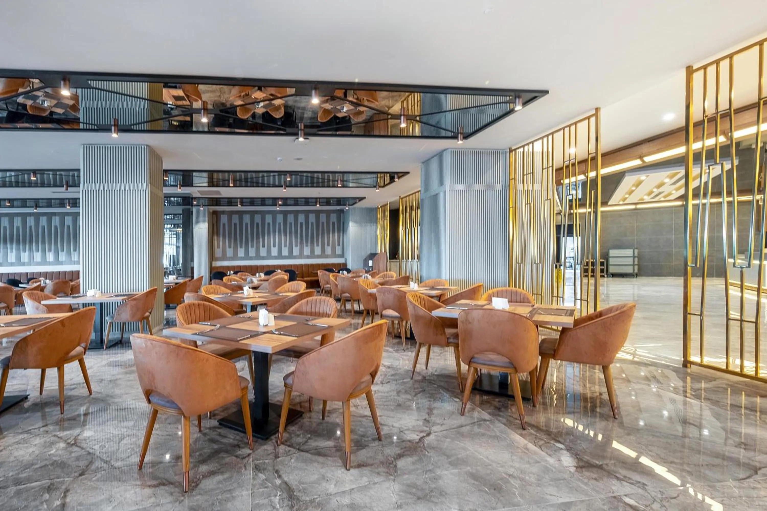 Restaurant/places to eat in Lago Hotel