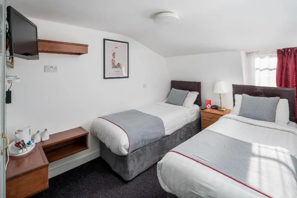 TV and multimedia, Bed in Apollo Hotel Kings Cross