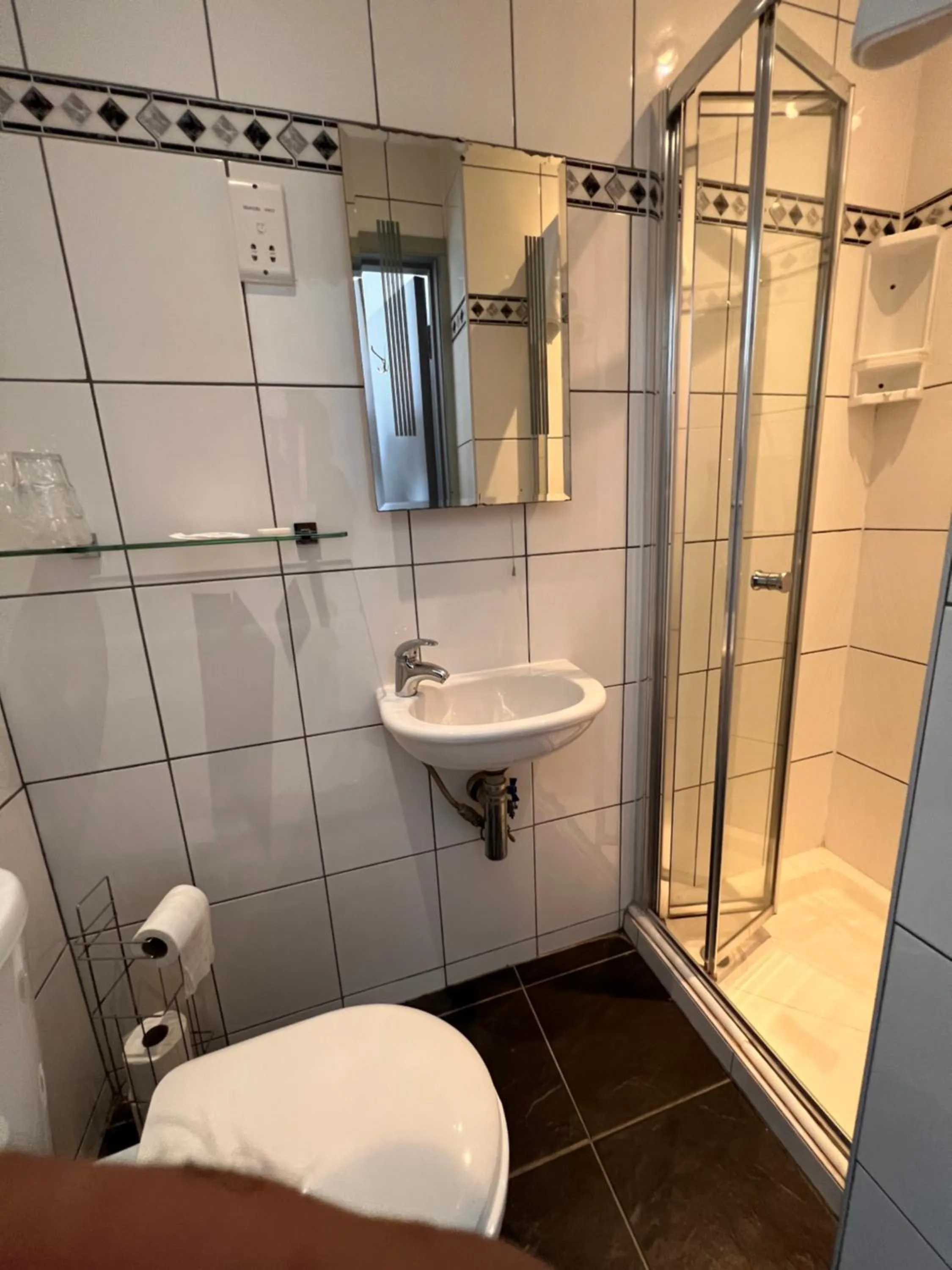 Shower in Apollo Hotel Kings Cross