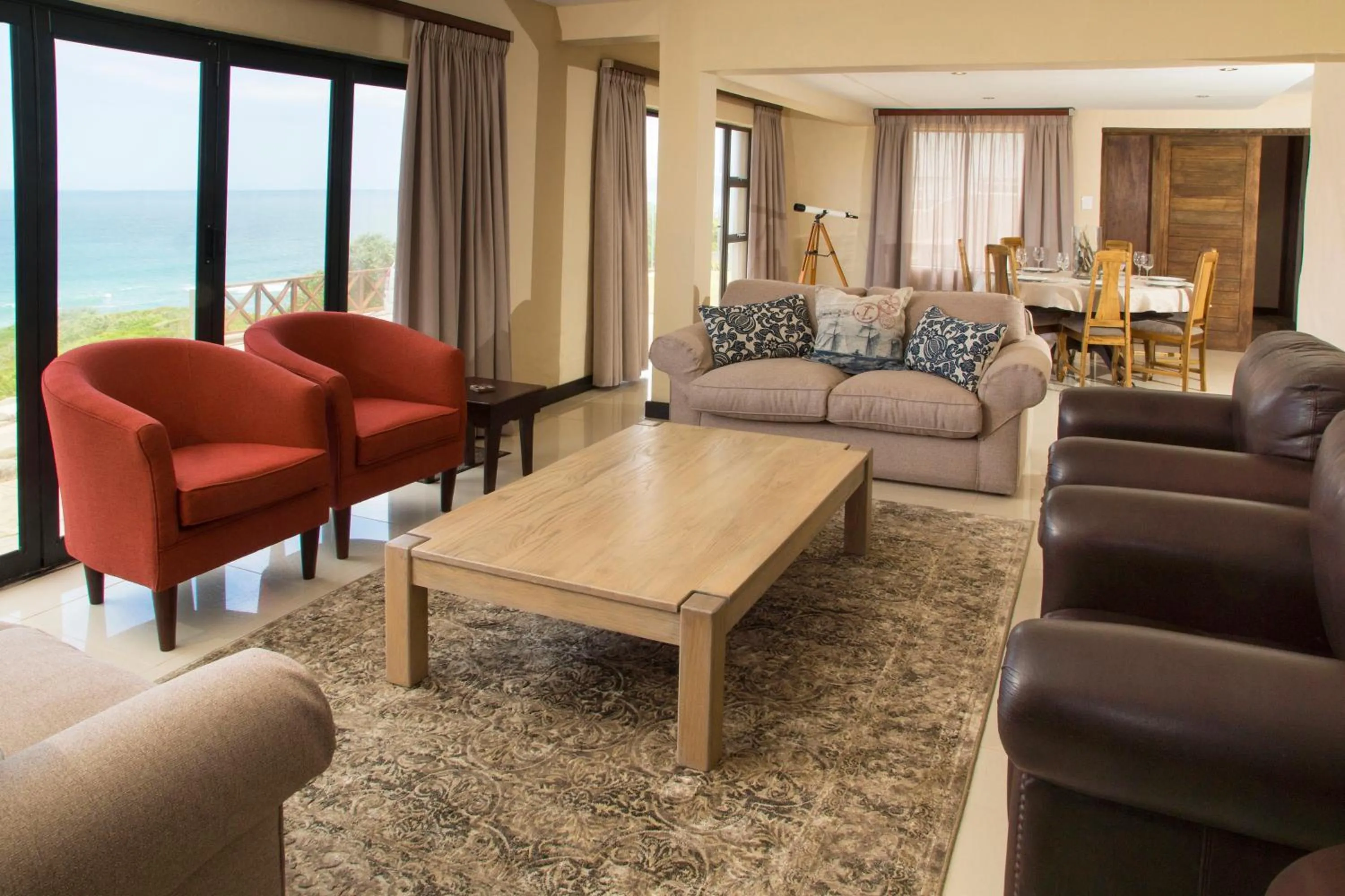 Dolphins on Six Self Catering Apartments