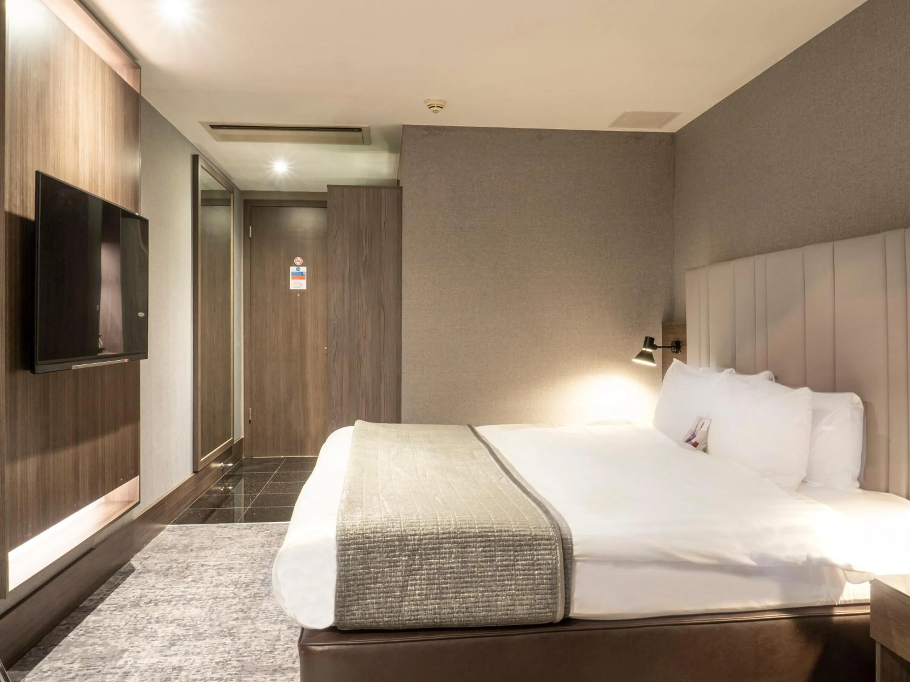Bed in Crowne Plaza London - Kingston by IHG