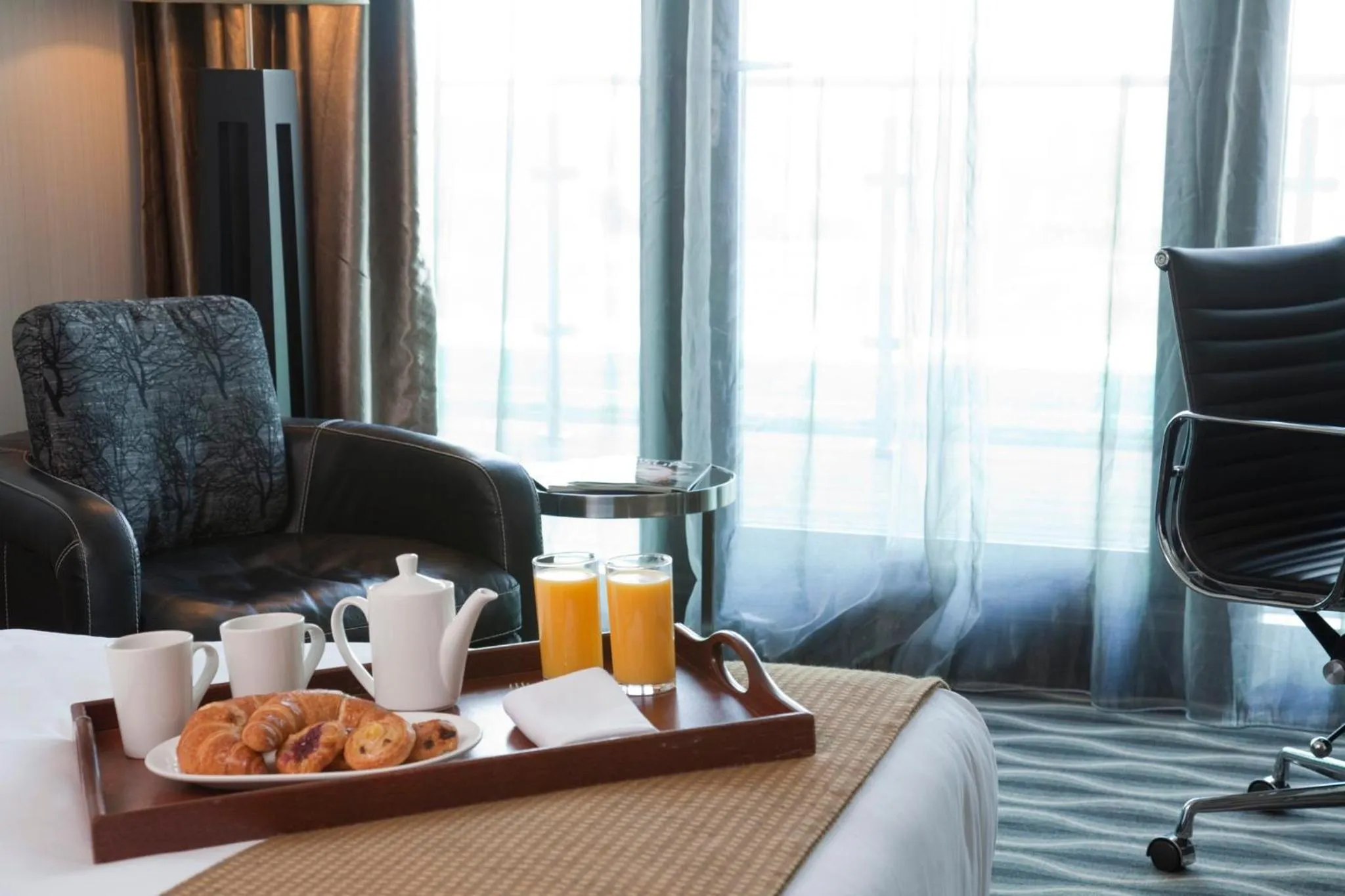 Photo of the whole room in Crowne Plaza London - Kingston by IHG