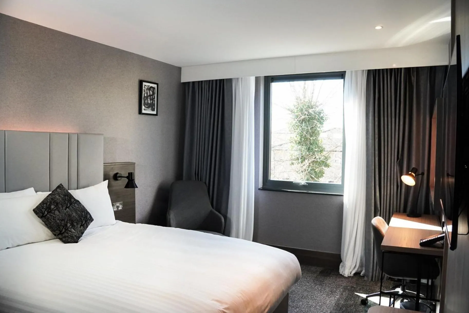 Photo of the whole room, Bed in Crowne Plaza London - Kingston by IHG