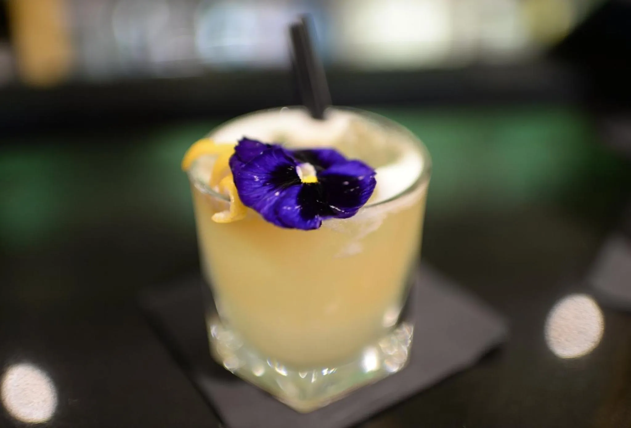 Lounge or bar in Crowne Plaza London - Kingston by IHG