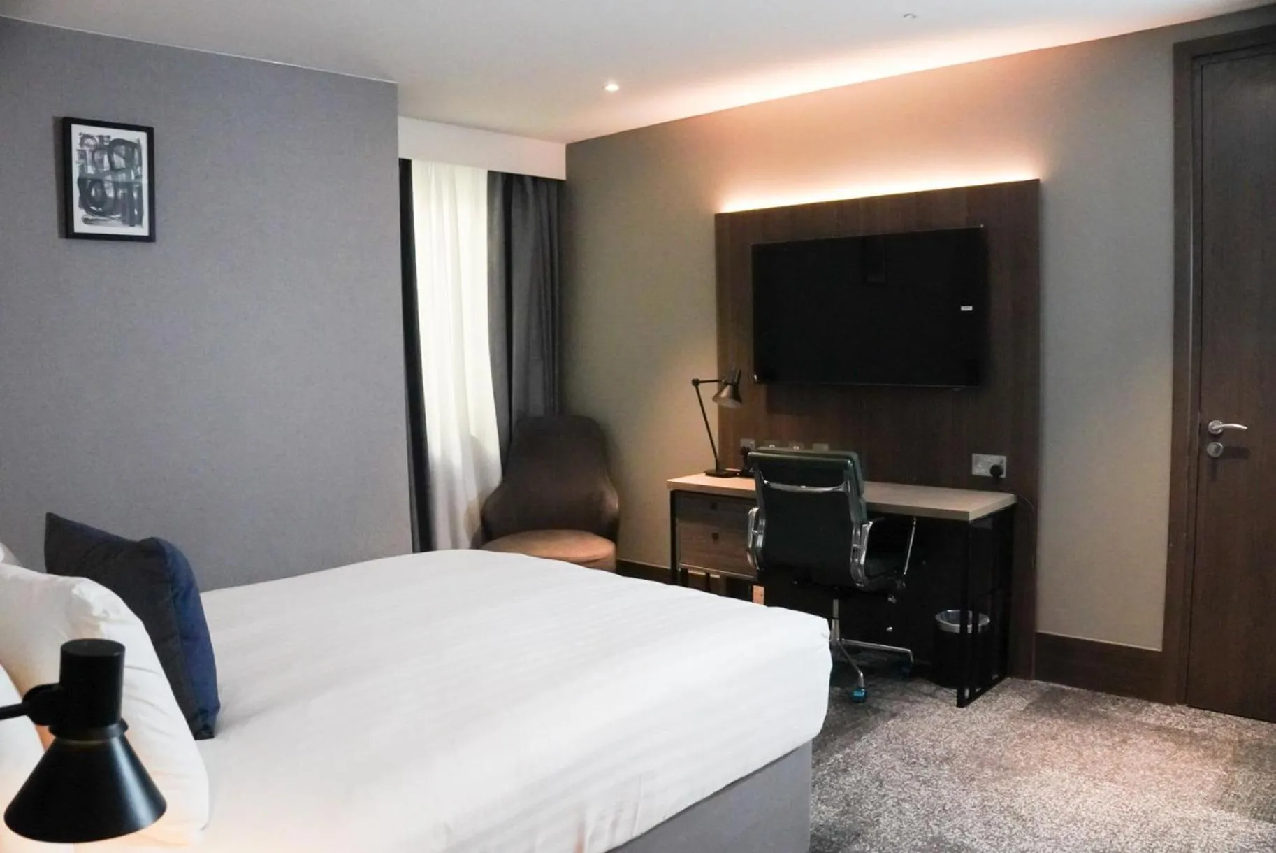 Photo of the whole room, Bed in Crowne Plaza London - Kingston by IHG