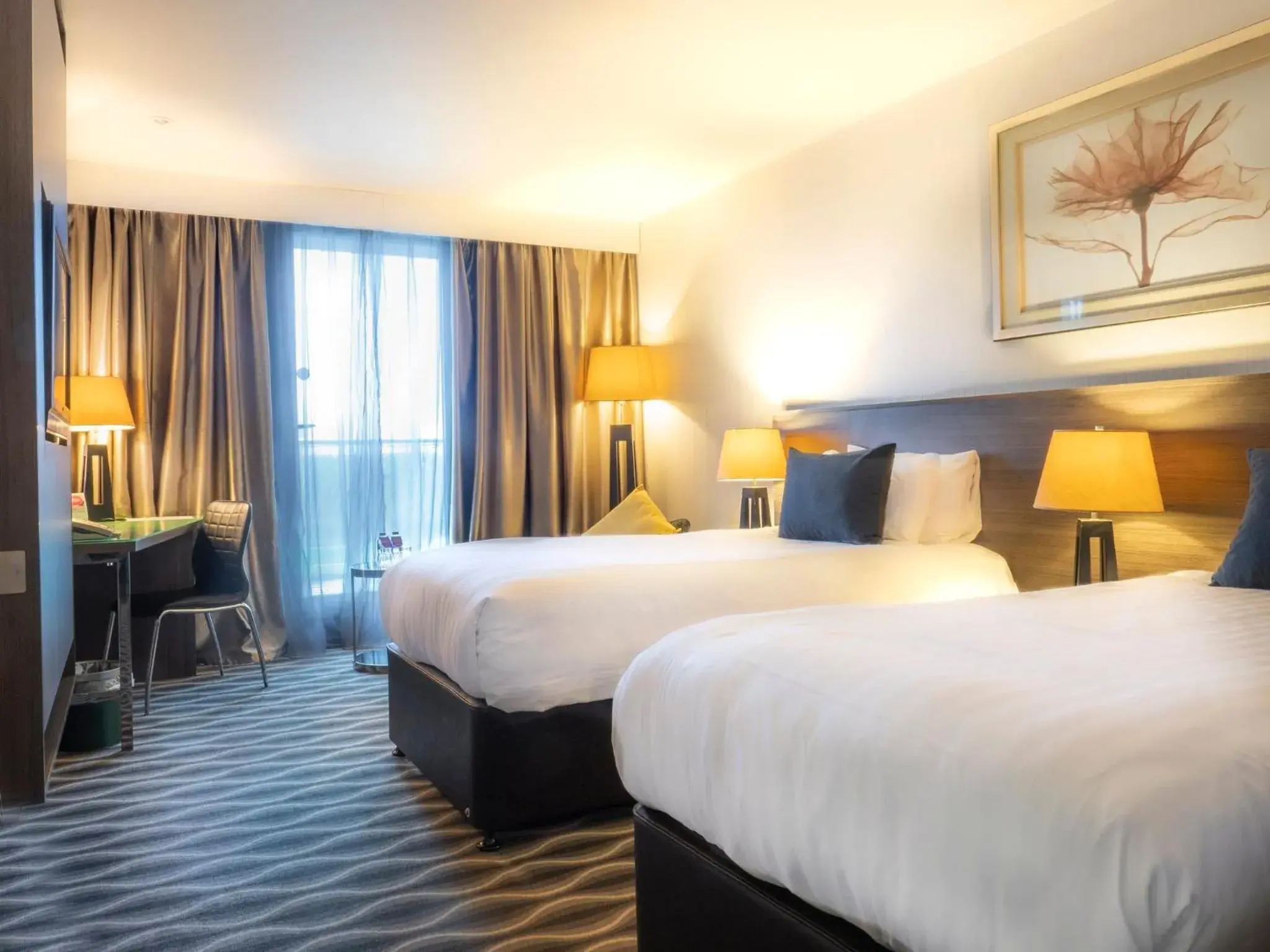 Premium Twin Room with River View in Crowne Plaza London - Kingston by IHG Premium Twin Room with River View in Crowne Plaza London - Kingston by IHG