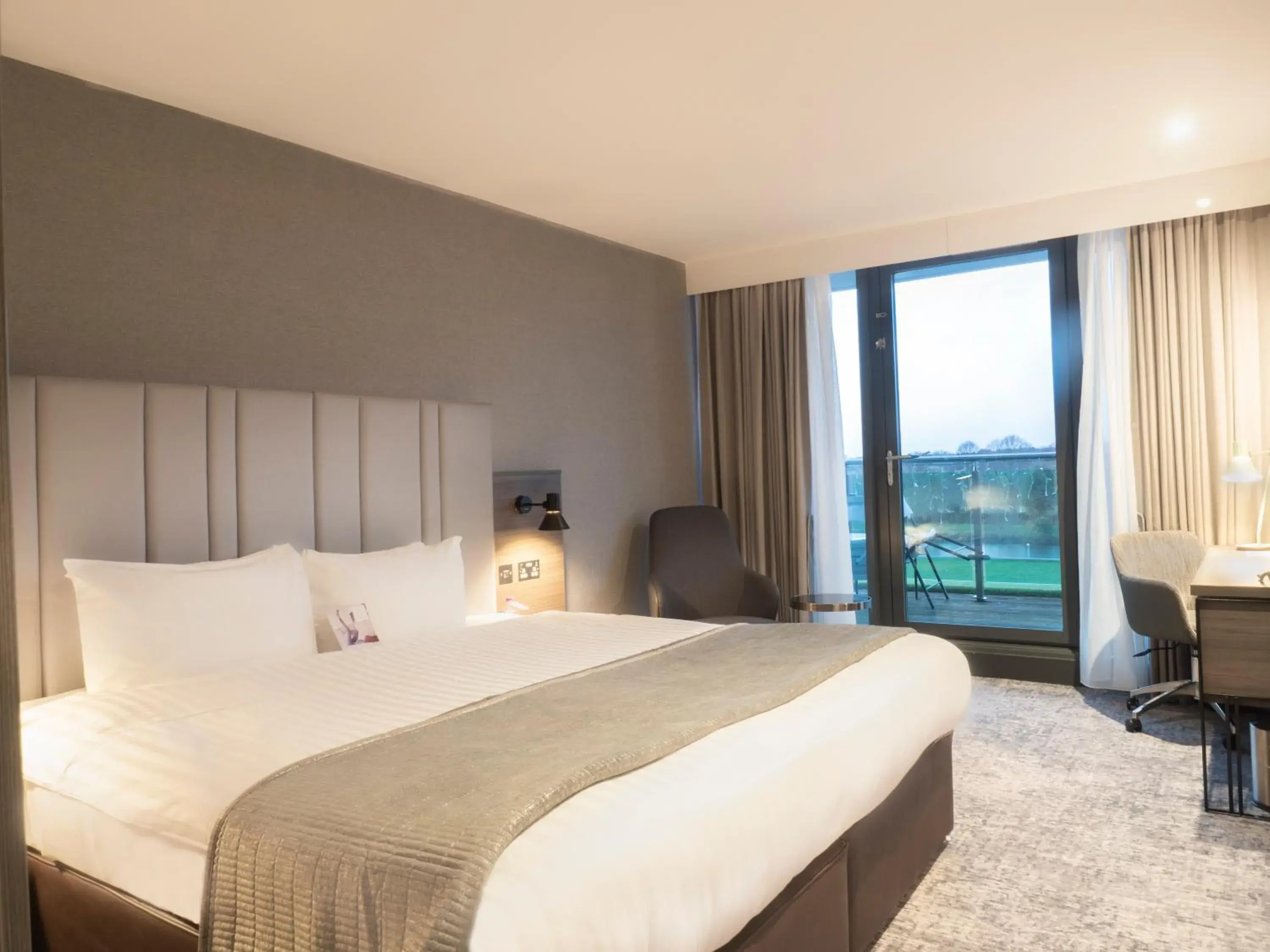 Premium Room in Crowne Plaza London - Kingston by IHG Premium Room in Crowne Plaza London - Kingston by IHG