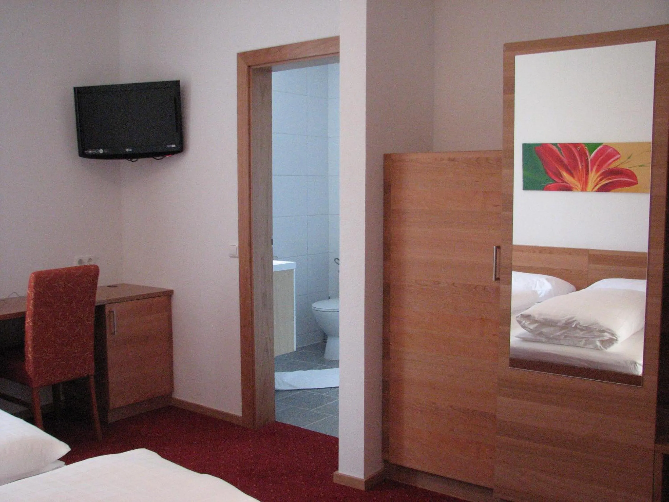 Photo of the whole room in Schillerhof Hotel GARNI