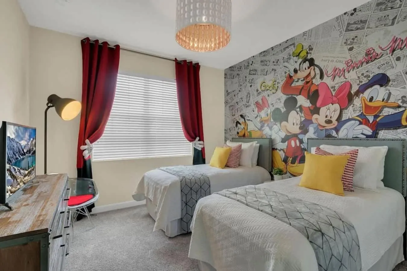 Bed in Five Bedrooms Single Family 4759