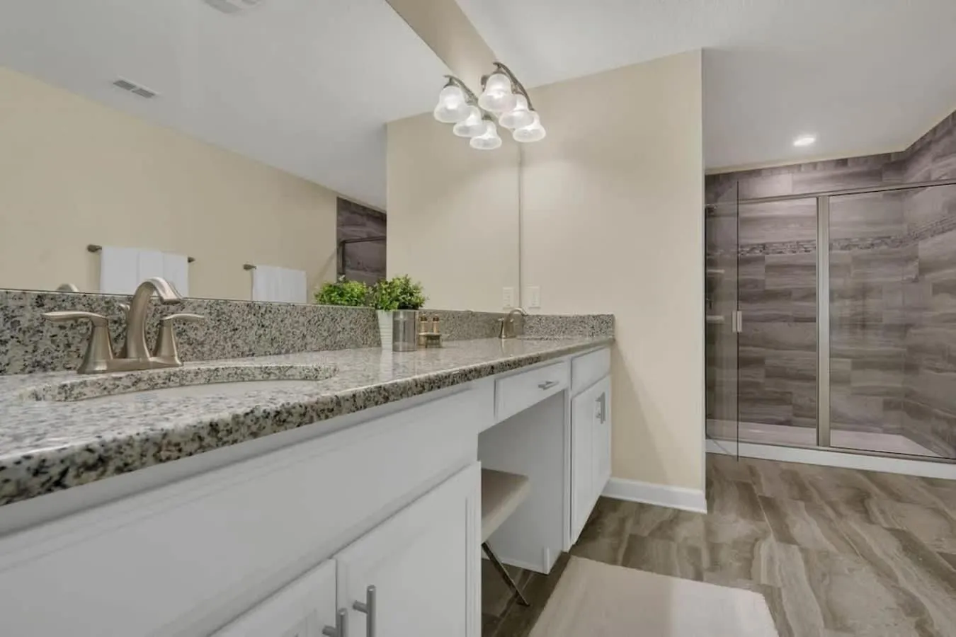 Five Bedrooms Single Family 4759