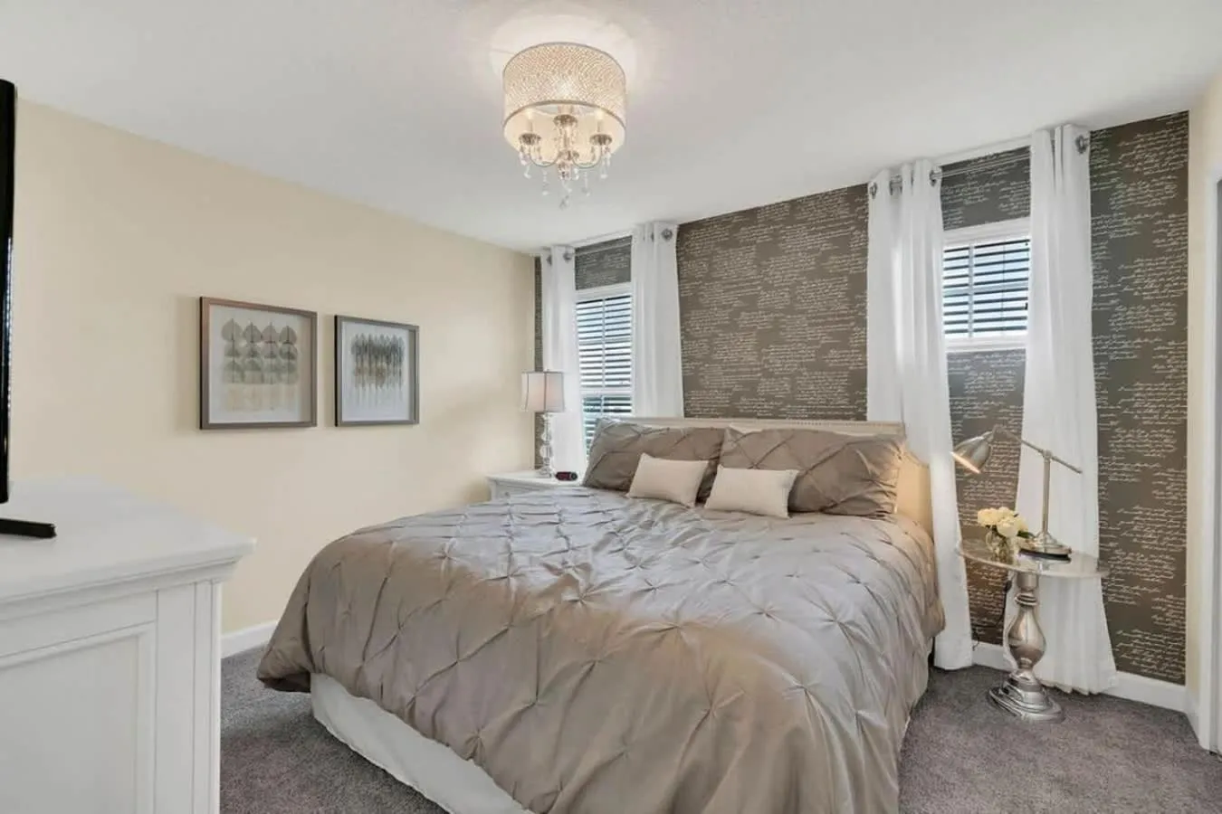 Bed in Five Bedrooms Single Family 4759