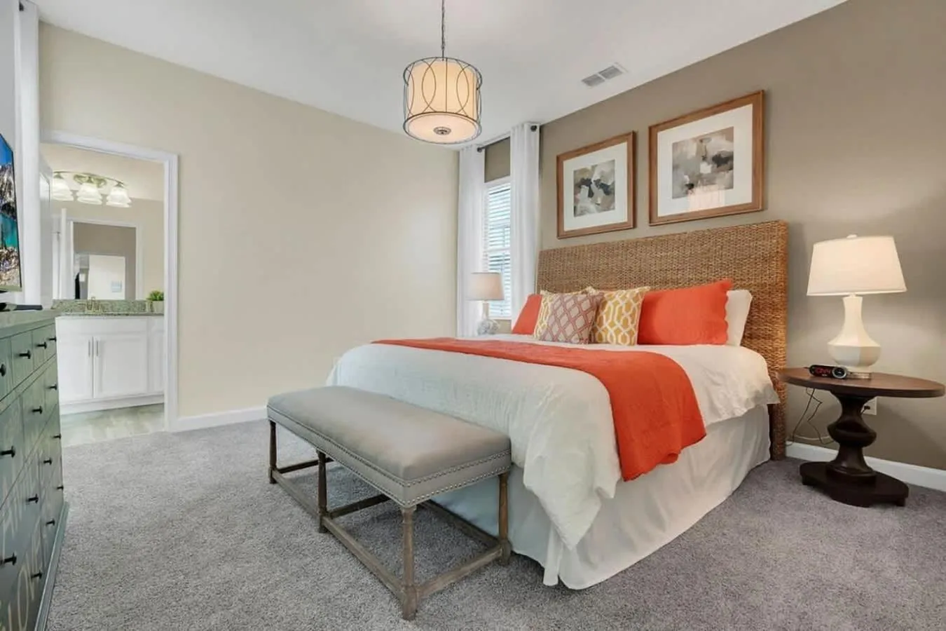 Bed in Five Bedrooms Single Family 4759