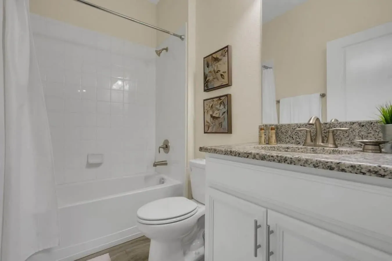 Five Bedrooms Single Family 4759