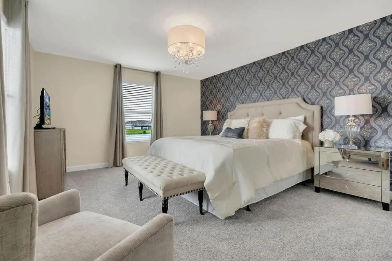 Bed in Five Bedrooms Single Family 4759