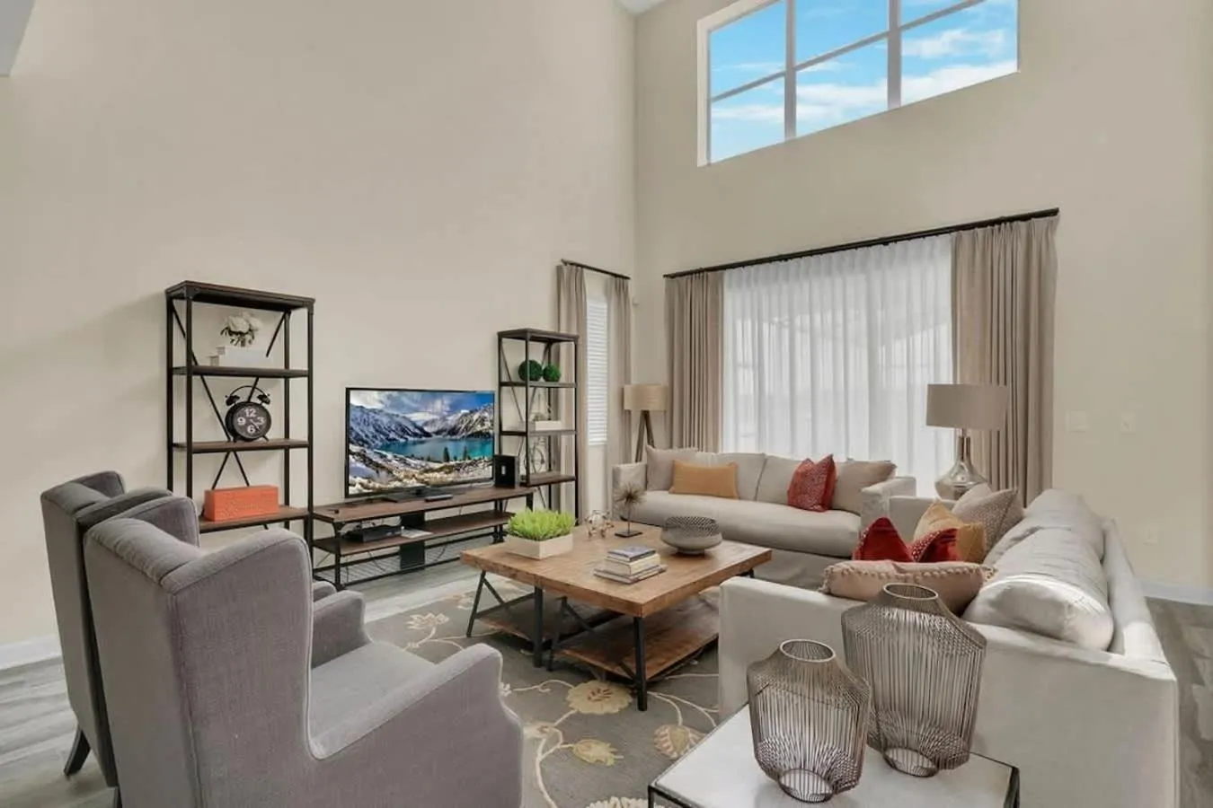 Five Bedrooms Single Family 4759