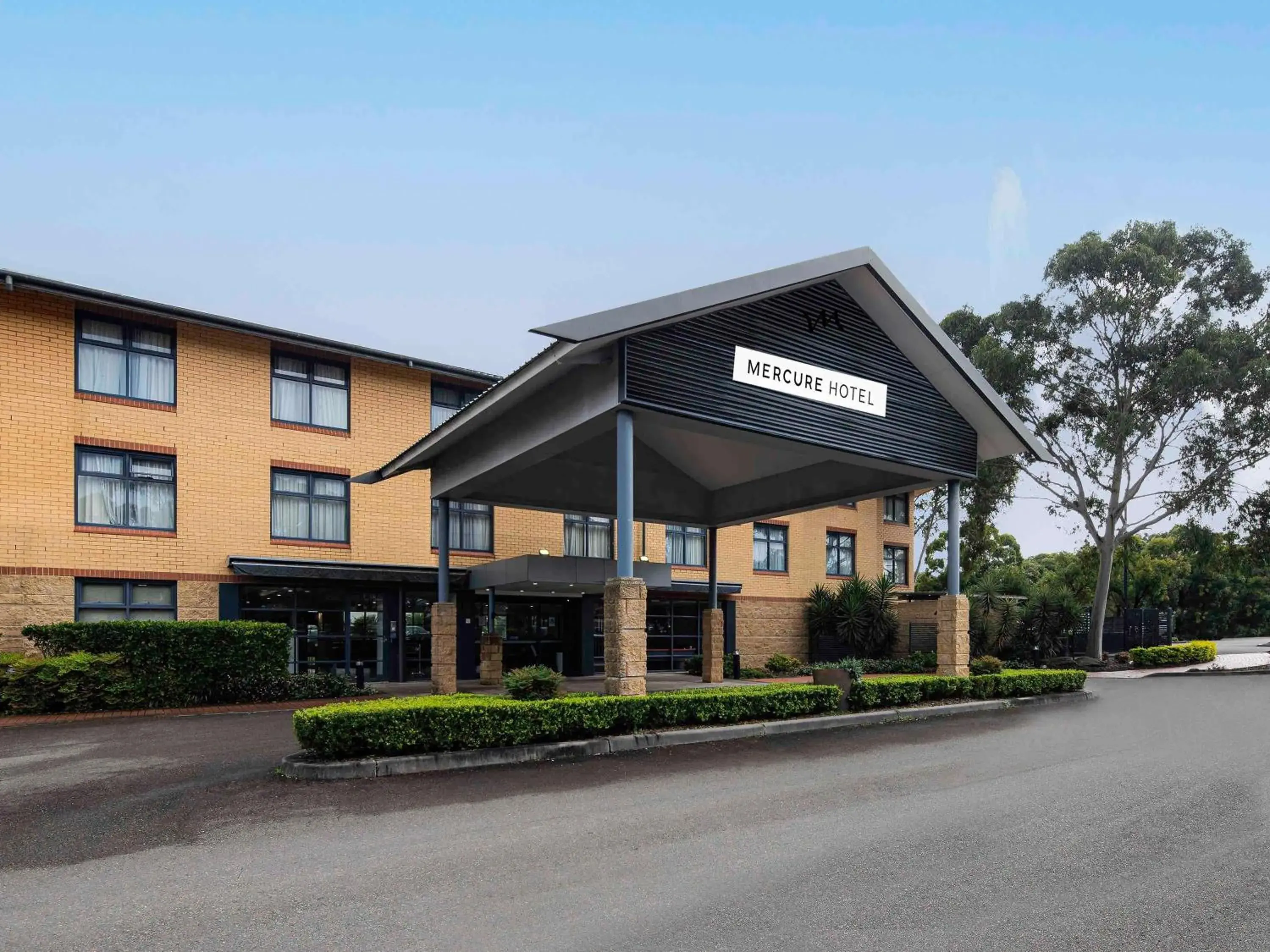 Property building in Mercure Sydney Blacktown Property building in Mercure Sydney Blacktown