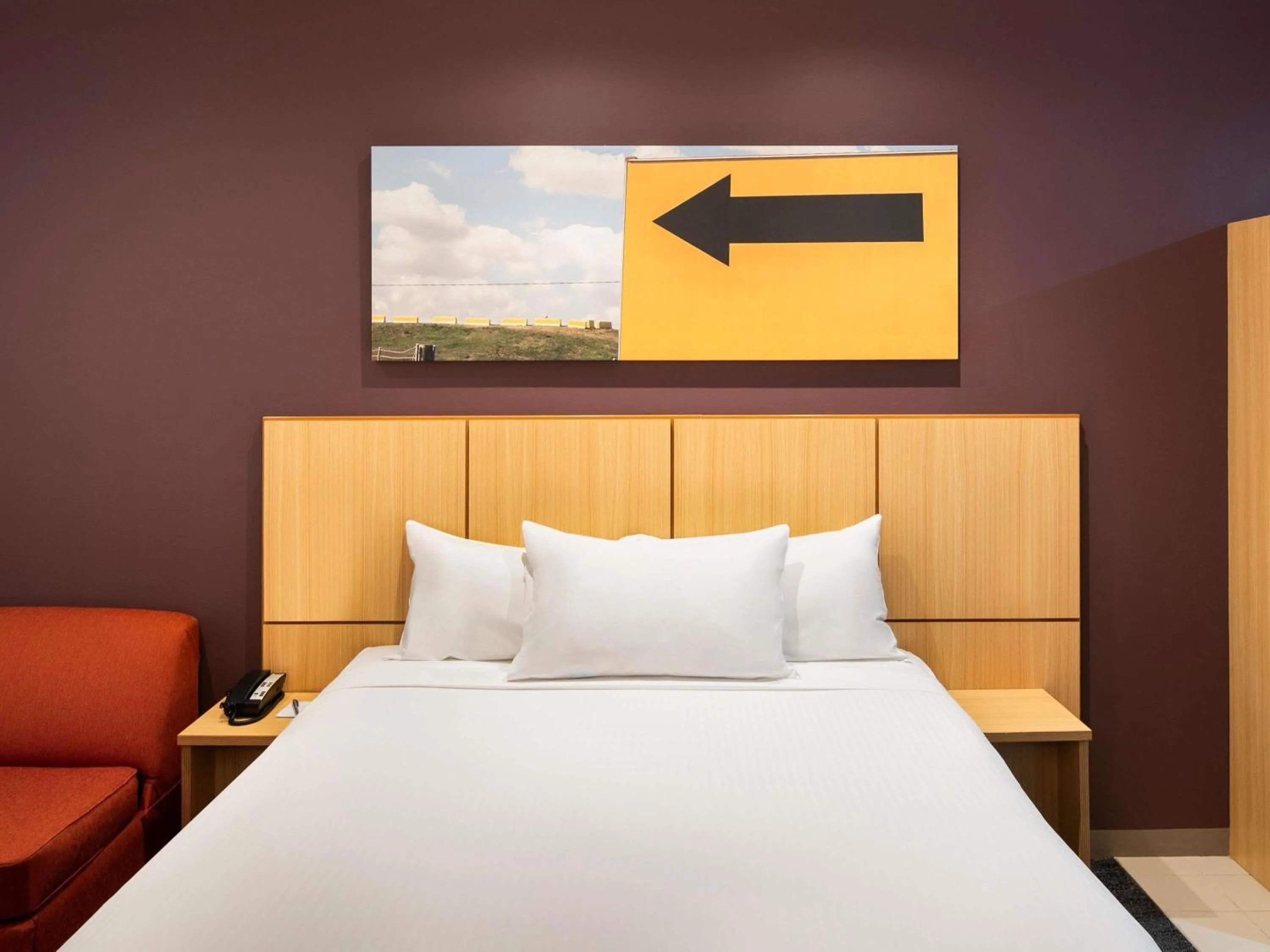 Bedroom, Bed in Mercure Sydney Blacktown
