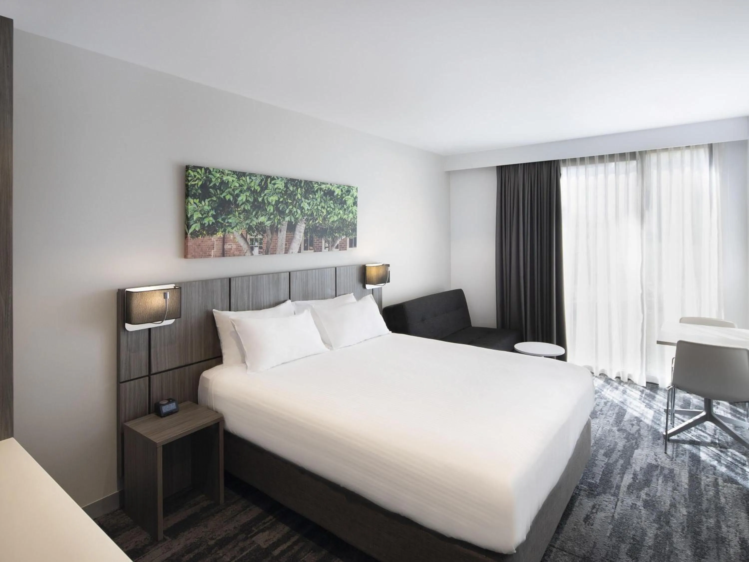 Bedroom, Bed in Mercure Sydney Blacktown