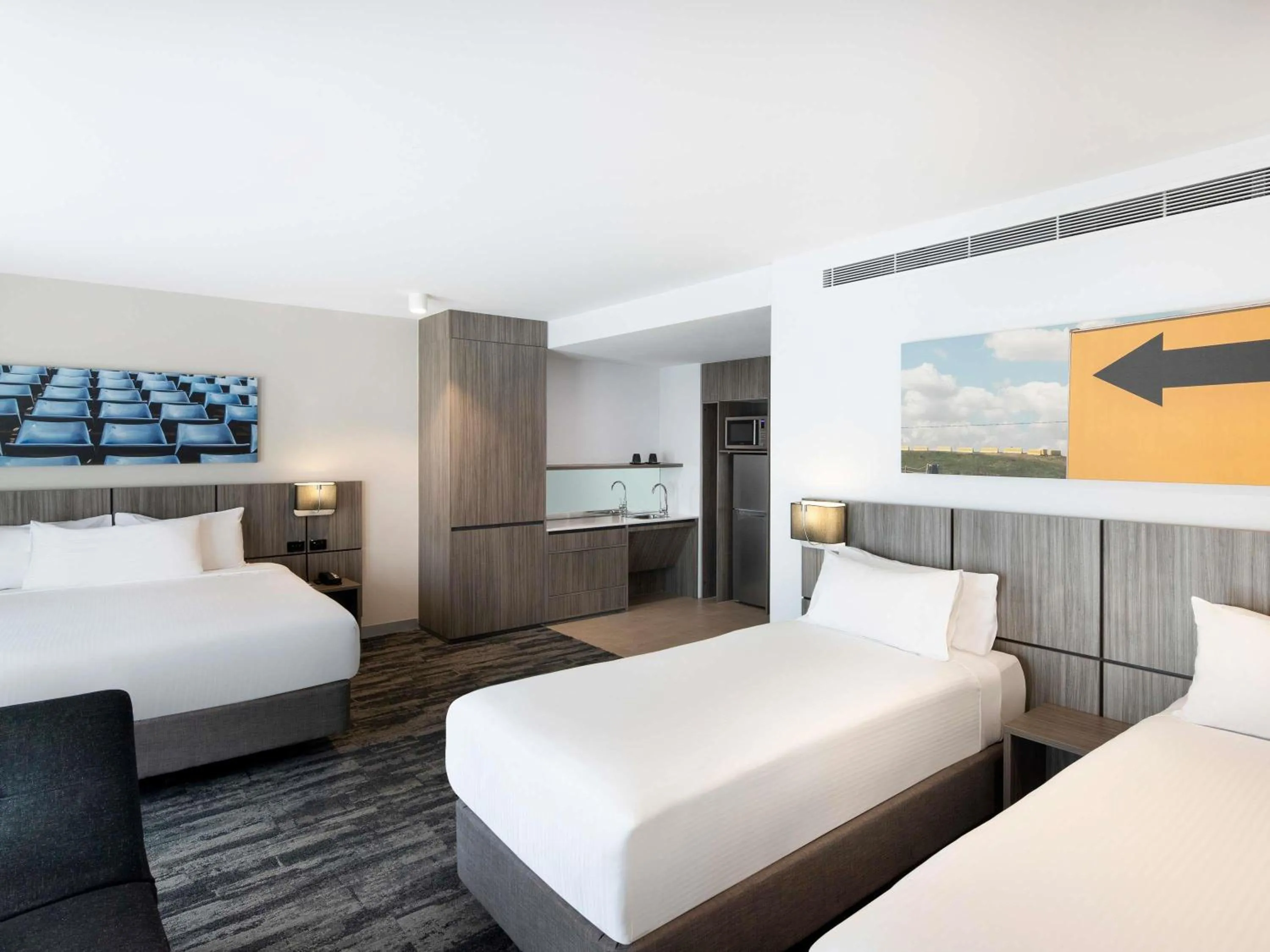 Bedroom, Bed in Mercure Sydney Blacktown