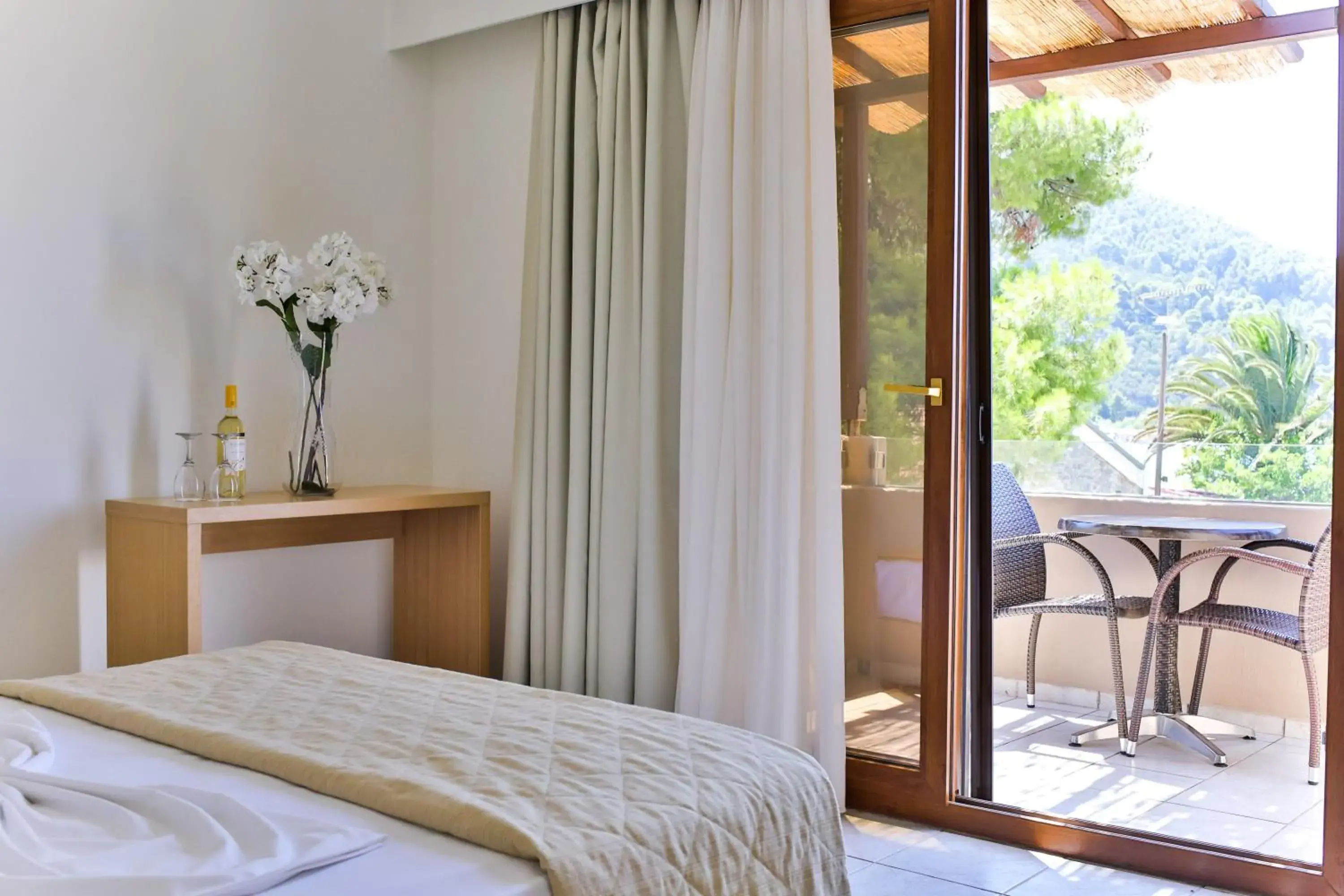 Balcony/Terrace, Bed in Blue Green Bay Balcony/Terrace, Bed in Blue Green Bay