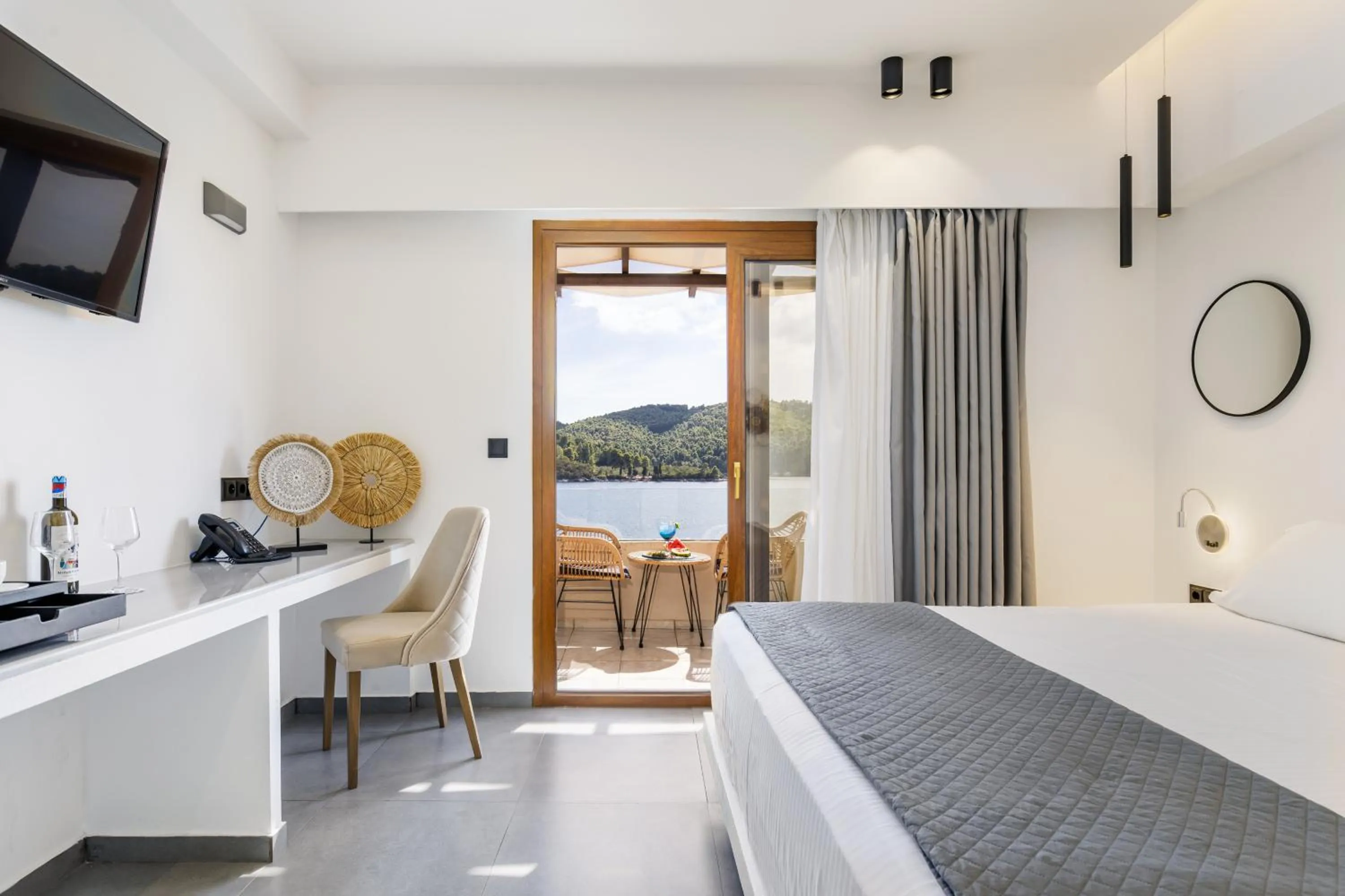 Photo of the whole room, Bed in Blue Green Bay