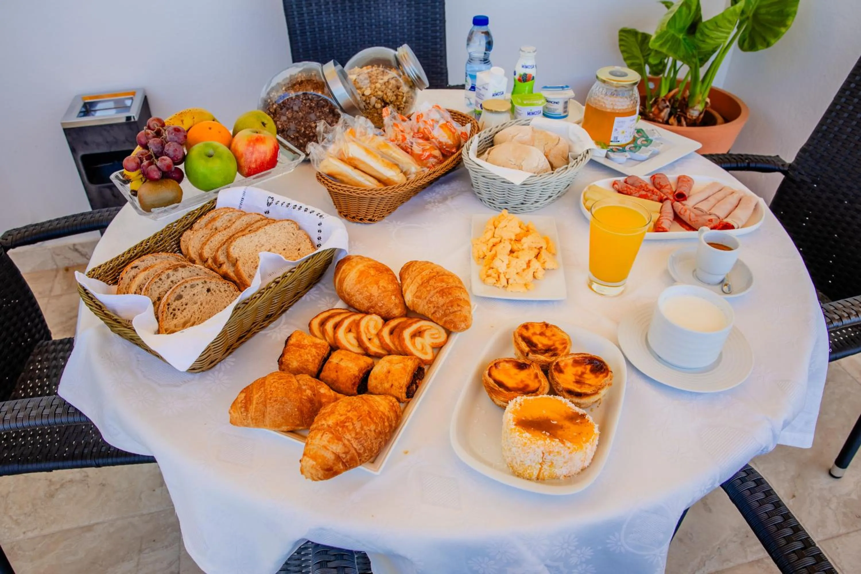 Food and drinks in Hotel Larverde