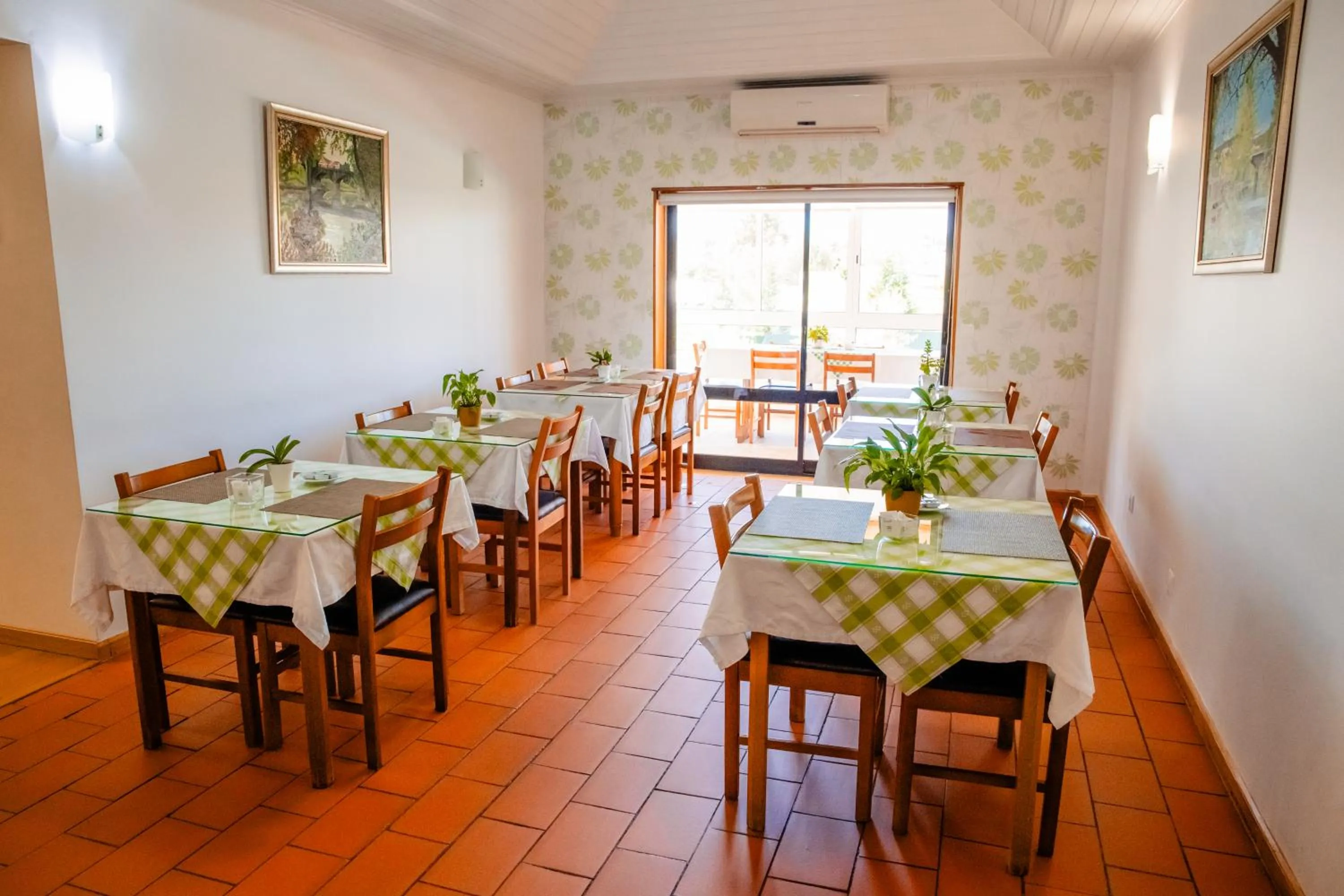 Dining area in Hotel Larverde