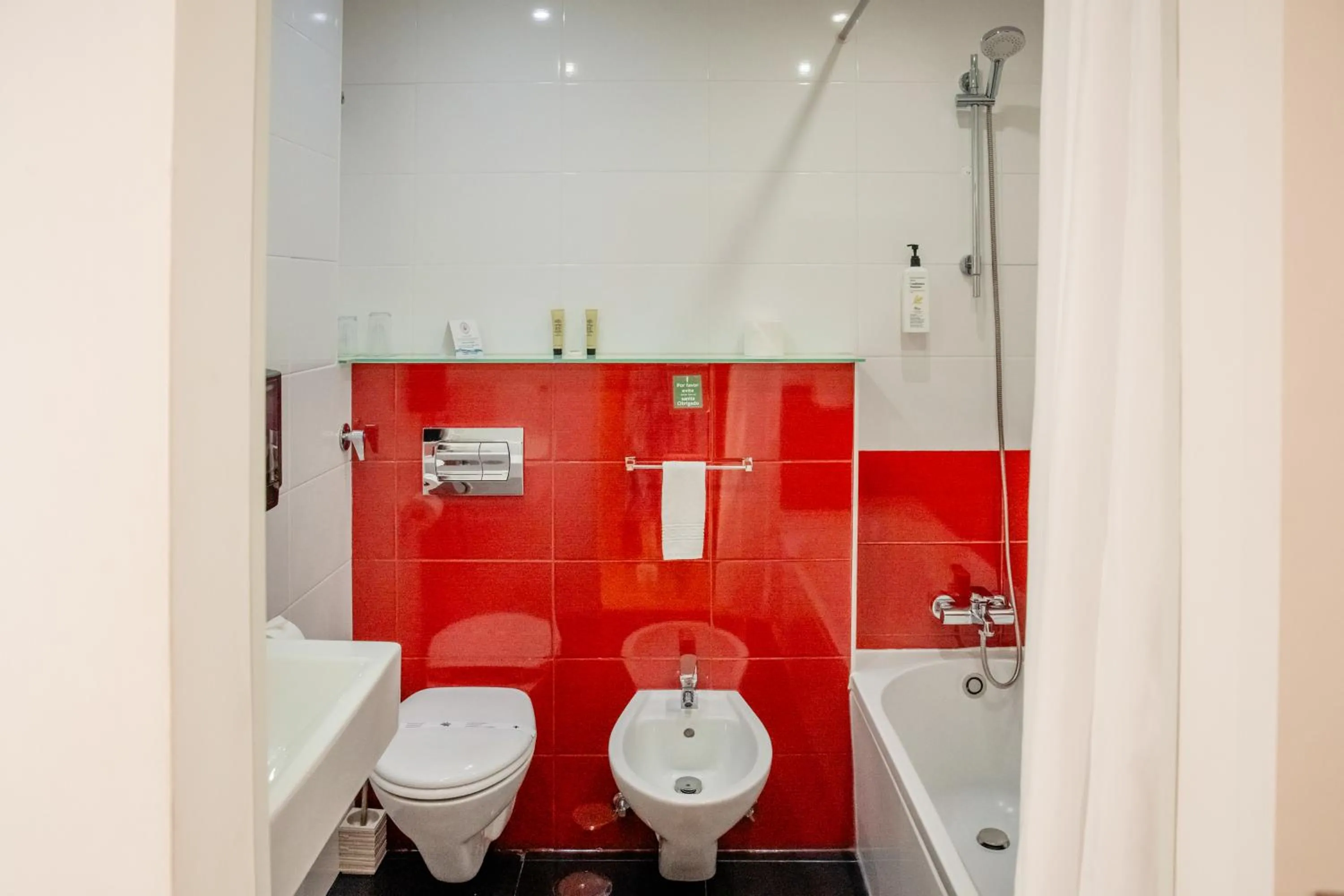 Toilet in Hotel Larverde