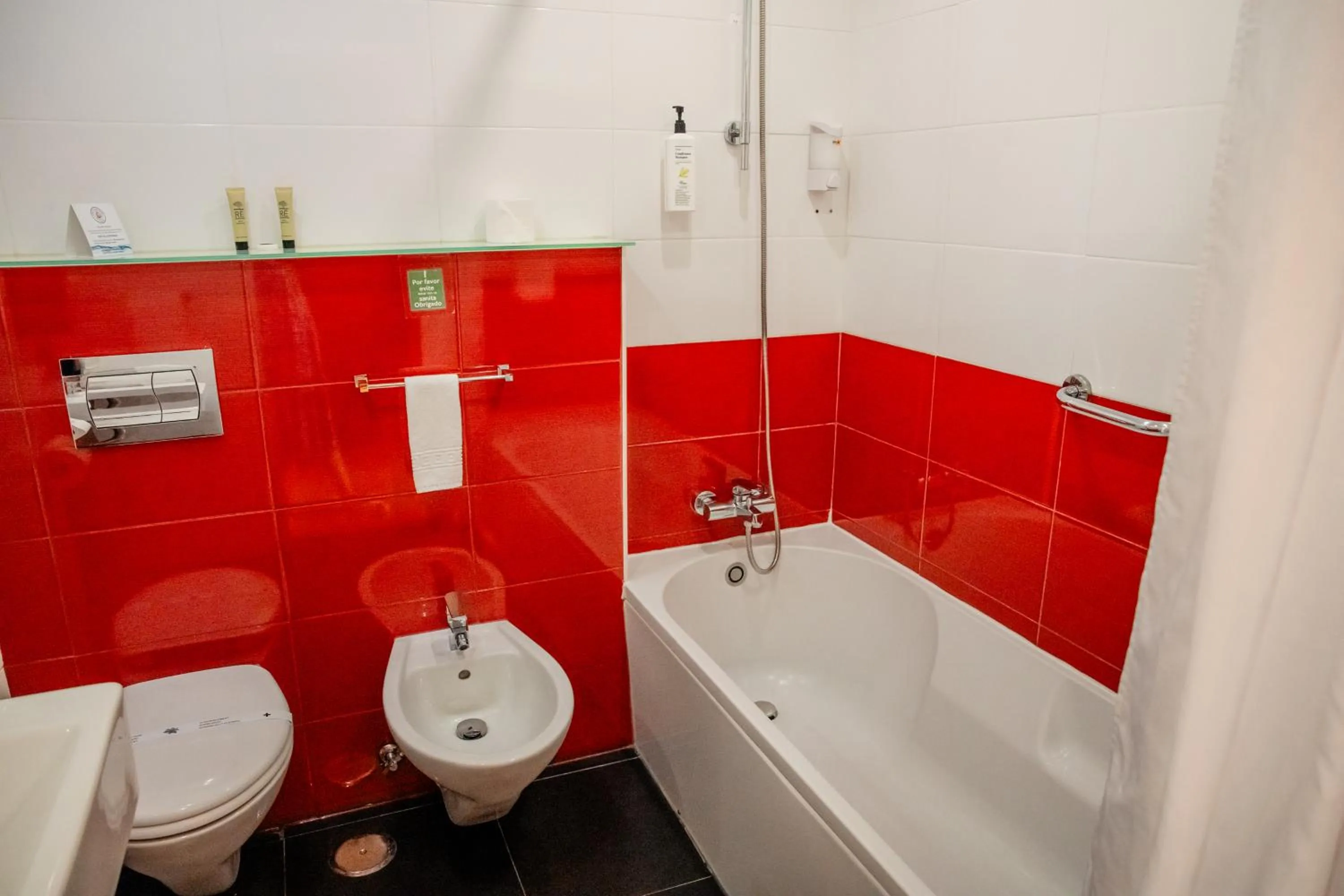 Toilet in Hotel Larverde