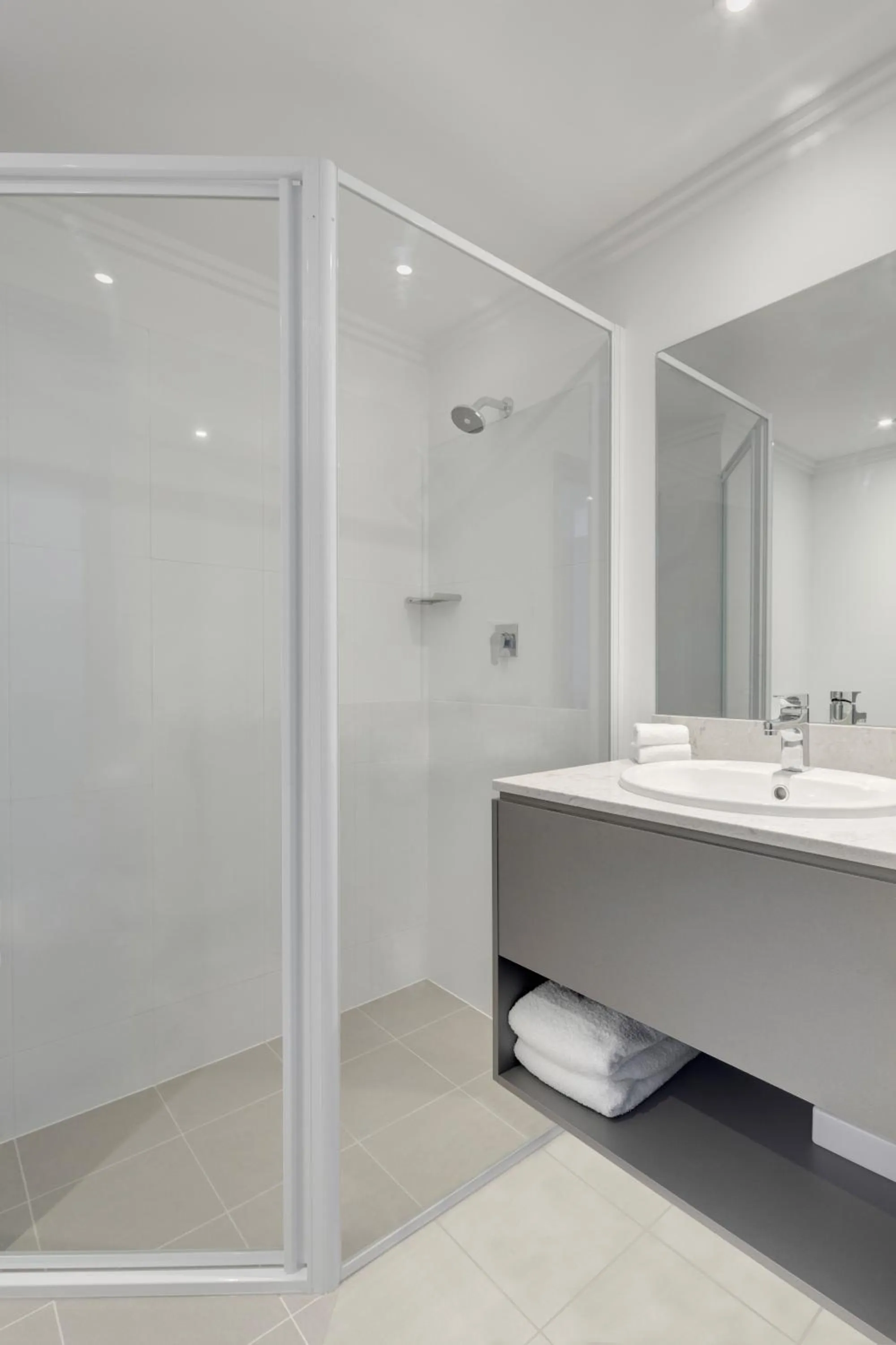 Shower in Mercure Sydney Bankstown
