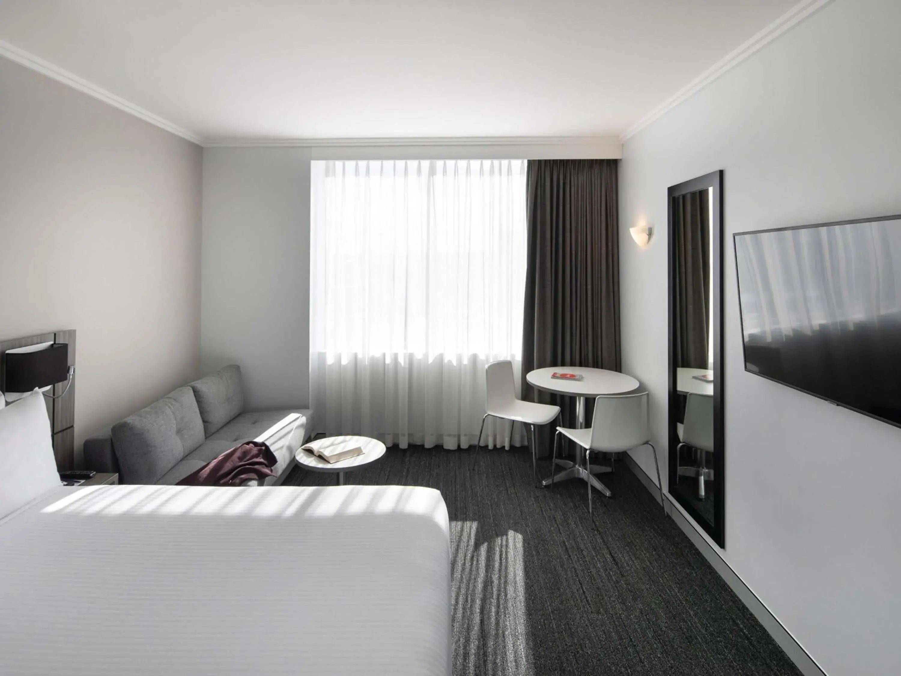 Superior King Room in Mercure Sydney Bankstown Superior King Room in Mercure Sydney Bankstown