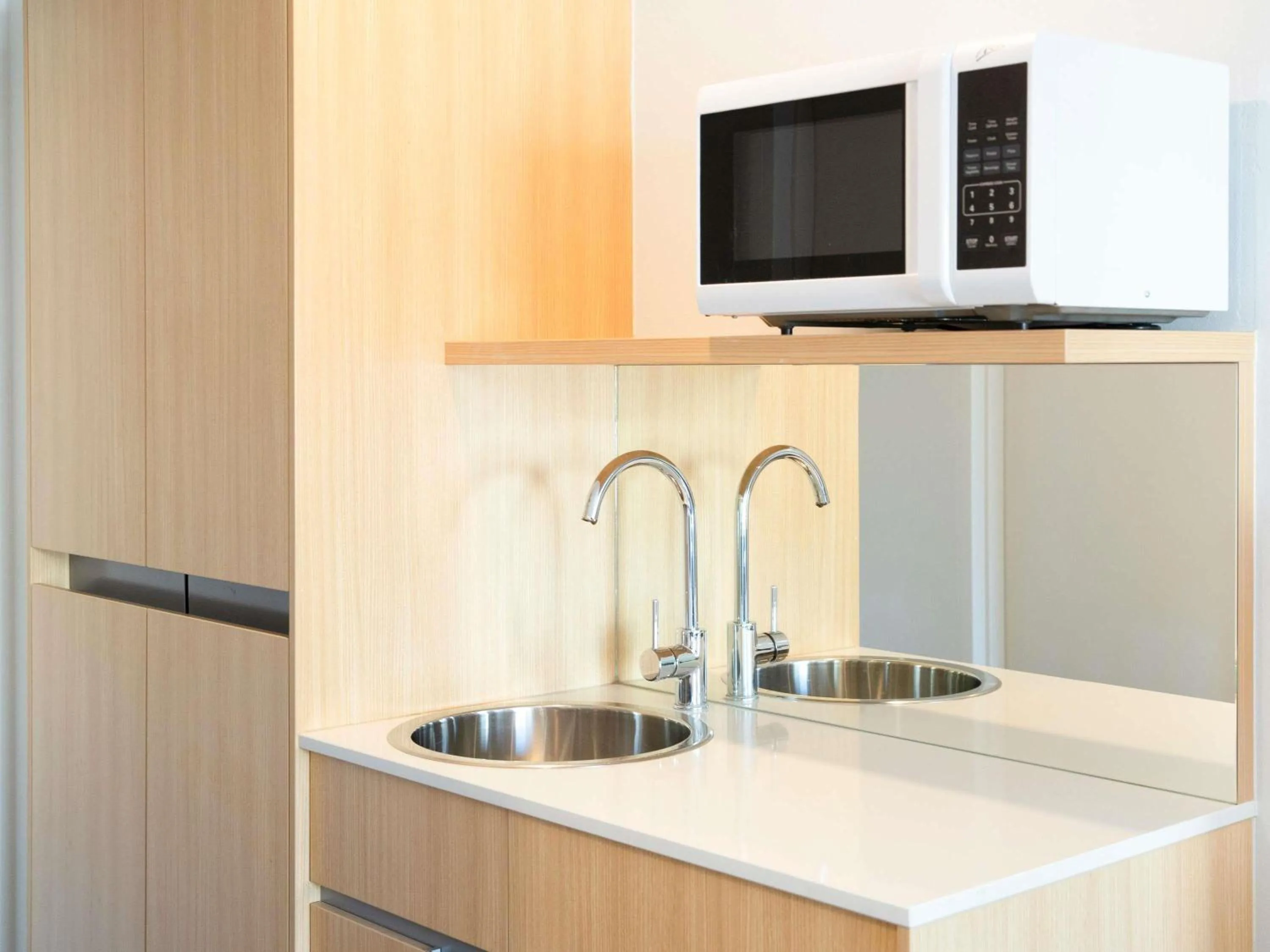 Bedroom in Mercure Sydney Bankstown