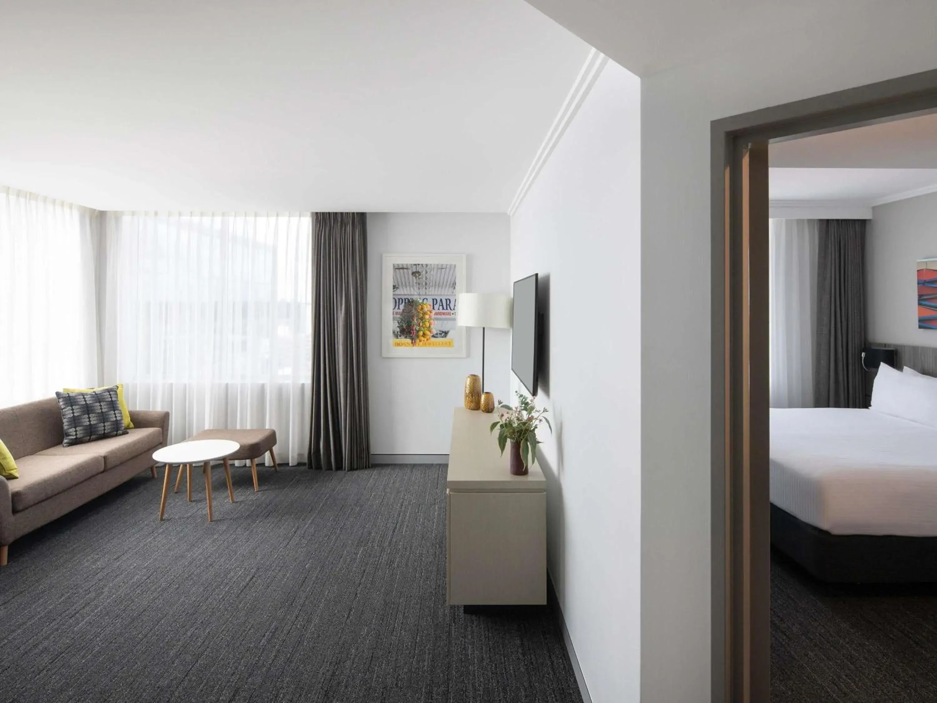 Property building, Bed in Mercure Sydney Bankstown Property building, Bed in Mercure Sydney Bankstown