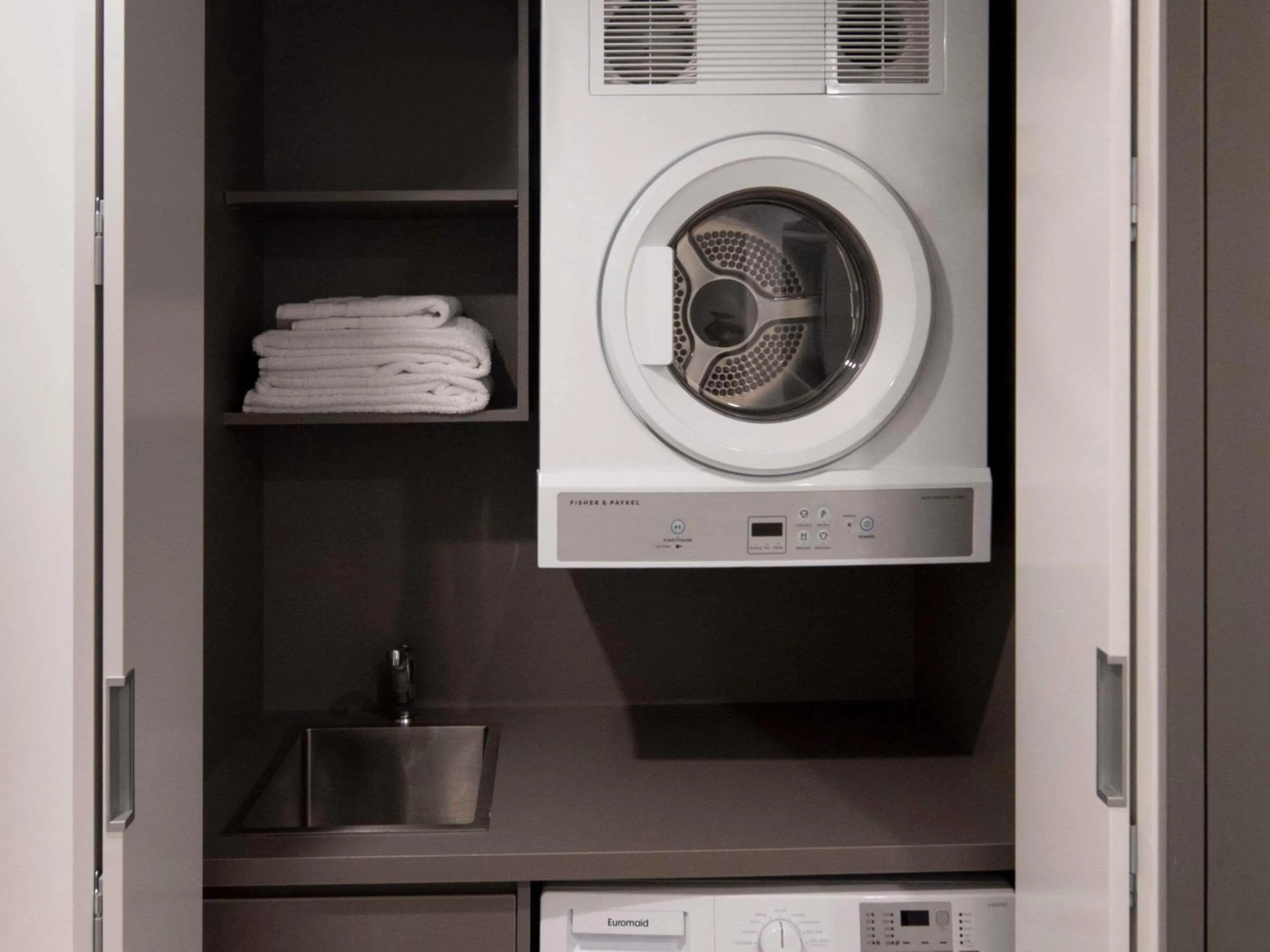 Bedroom in Mercure Sydney Bankstown