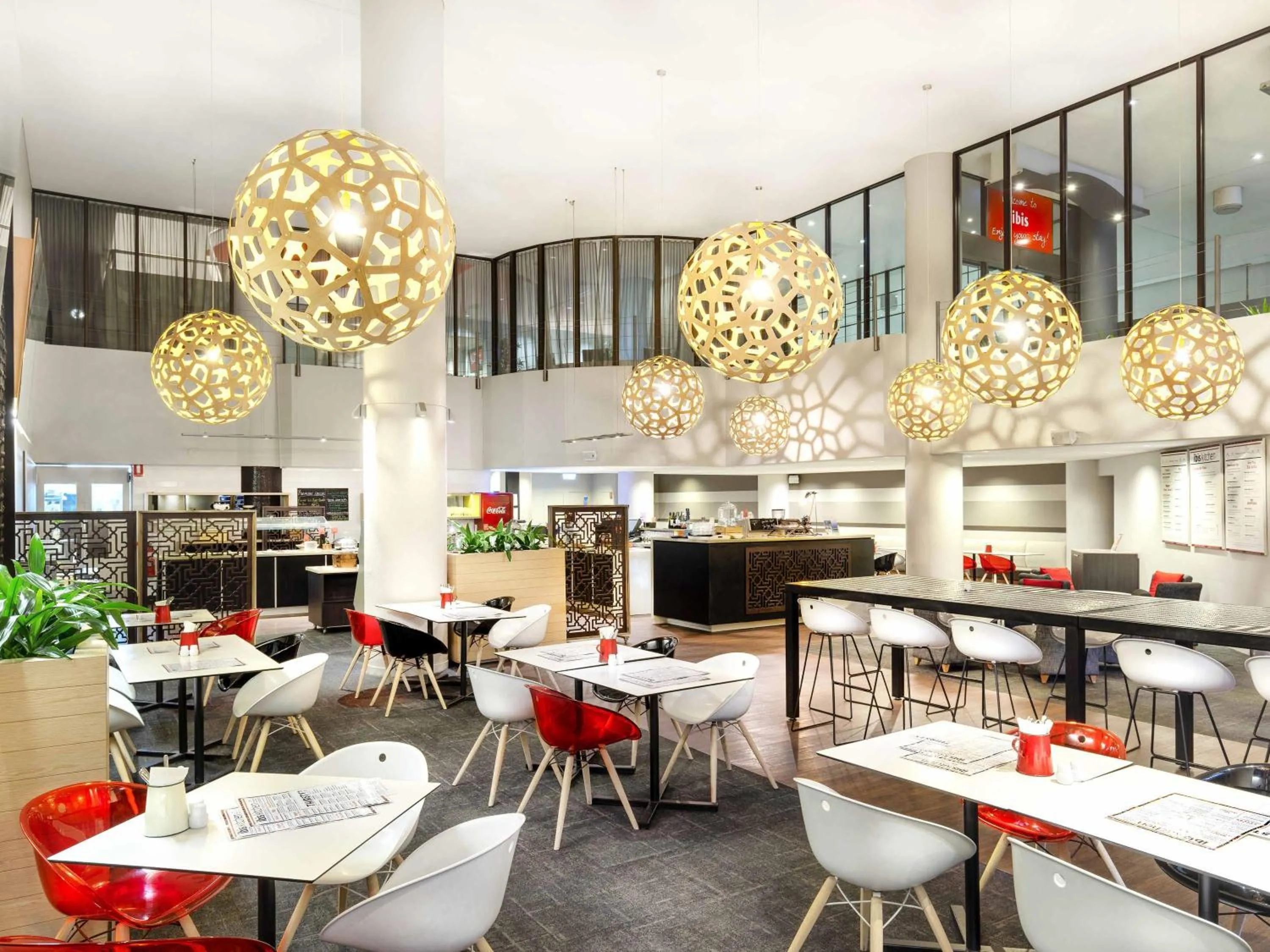 Restaurant/places to eat in ibis Melbourne Hotel and Apartments