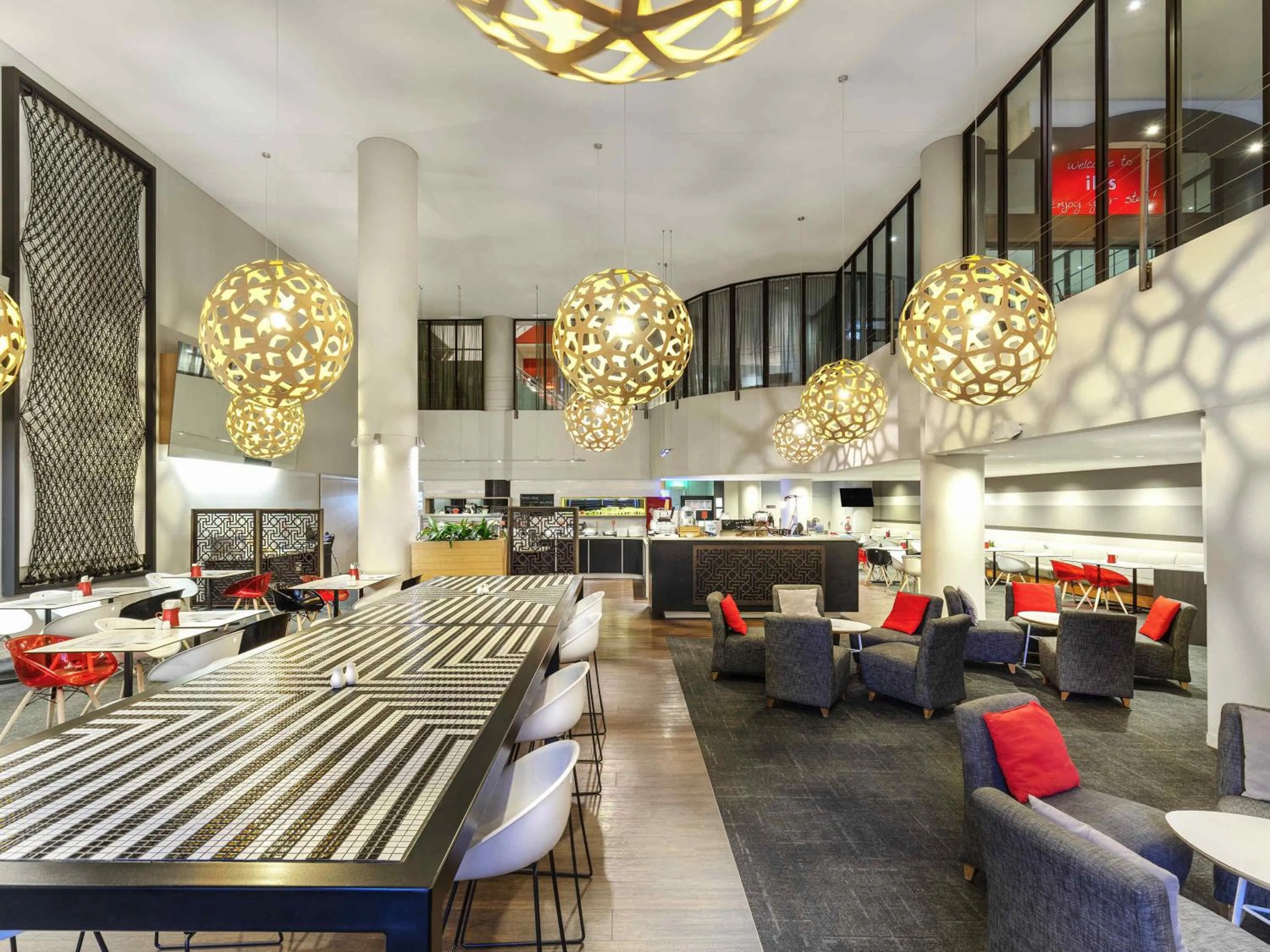 Restaurant/places to eat in ibis Melbourne Hotel and Apartments