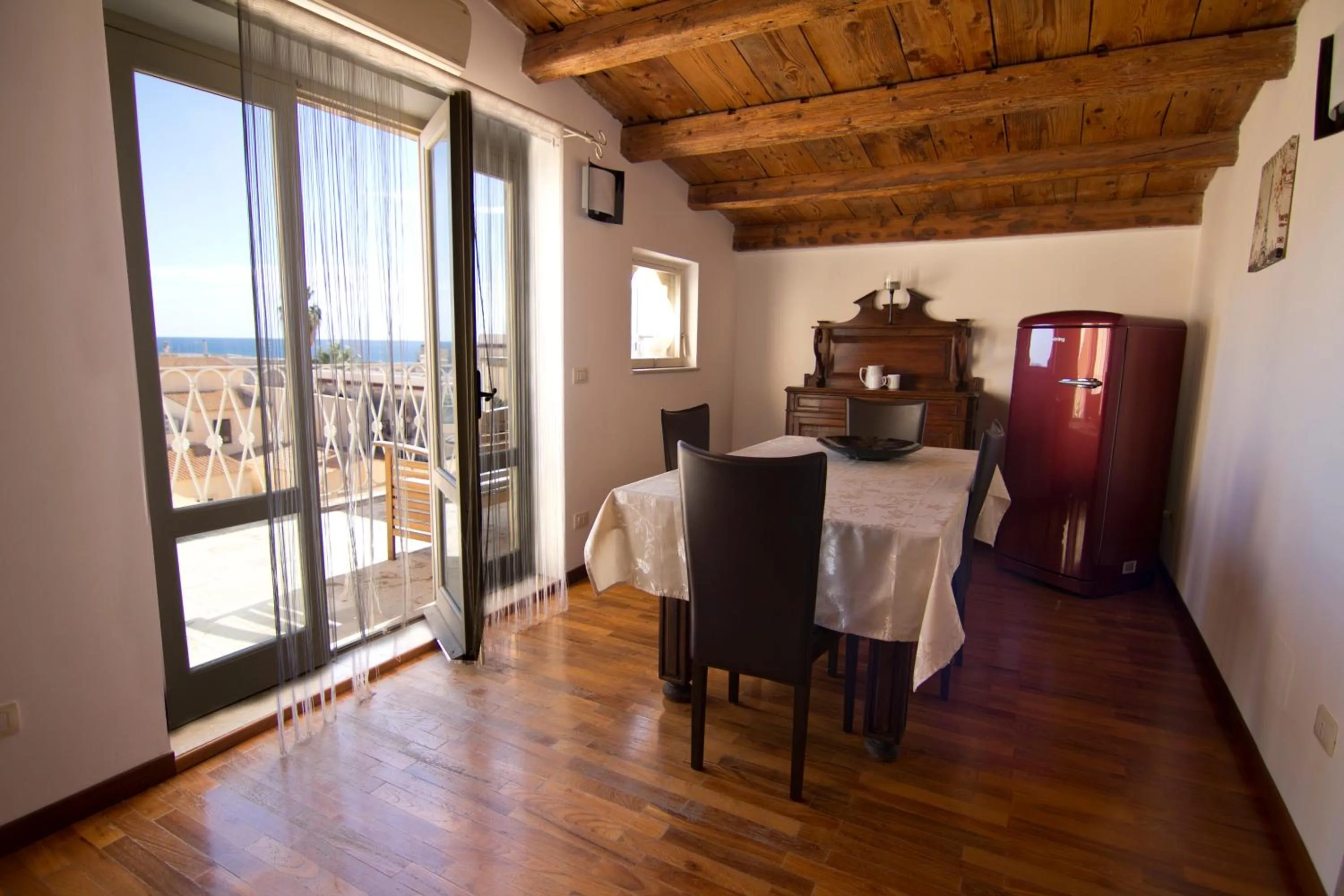 Dining area in La Via della Giudecca