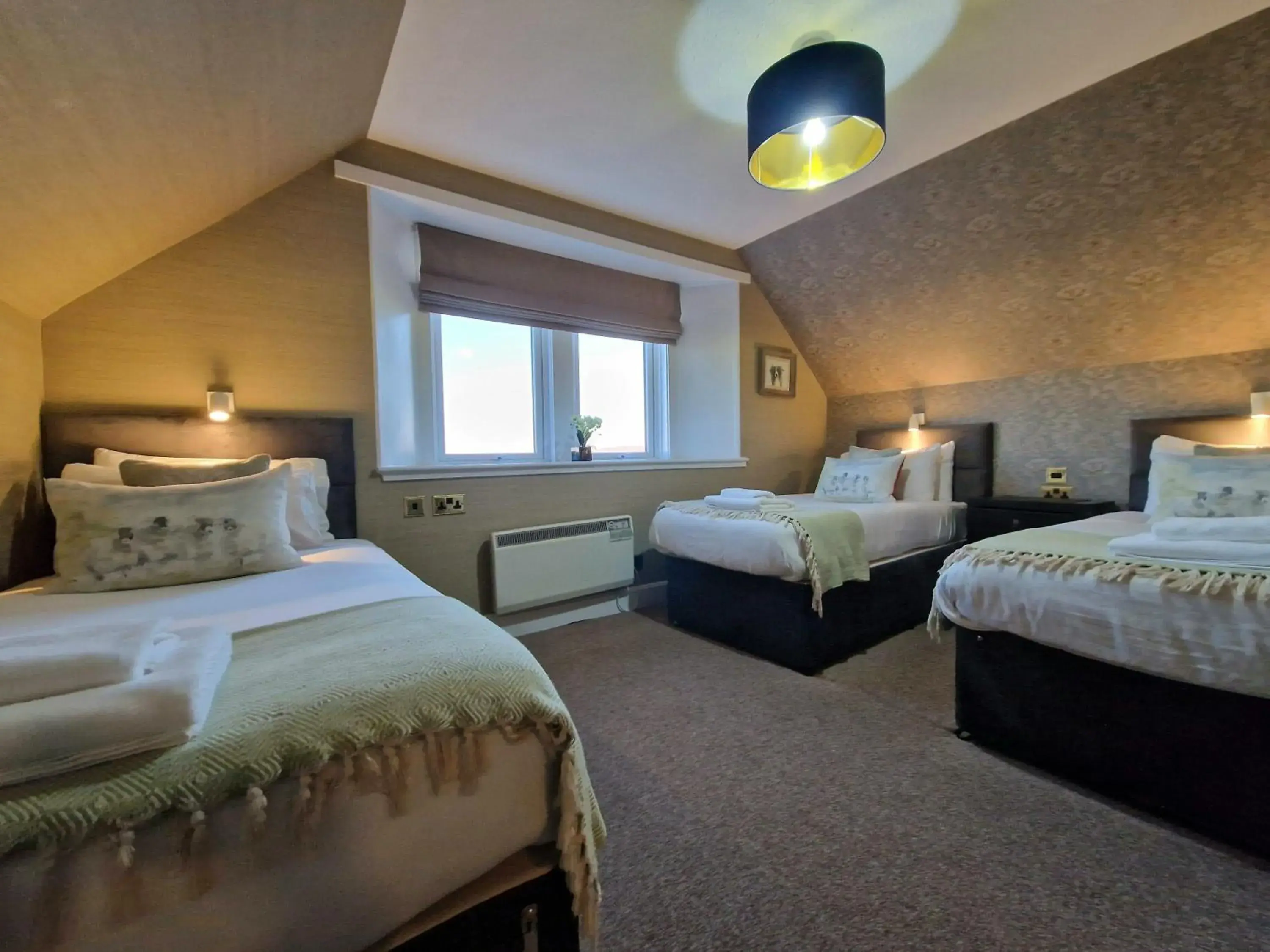 Classic Triple Room in West Highland Hotel Classic Triple Room in West Highland Hotel