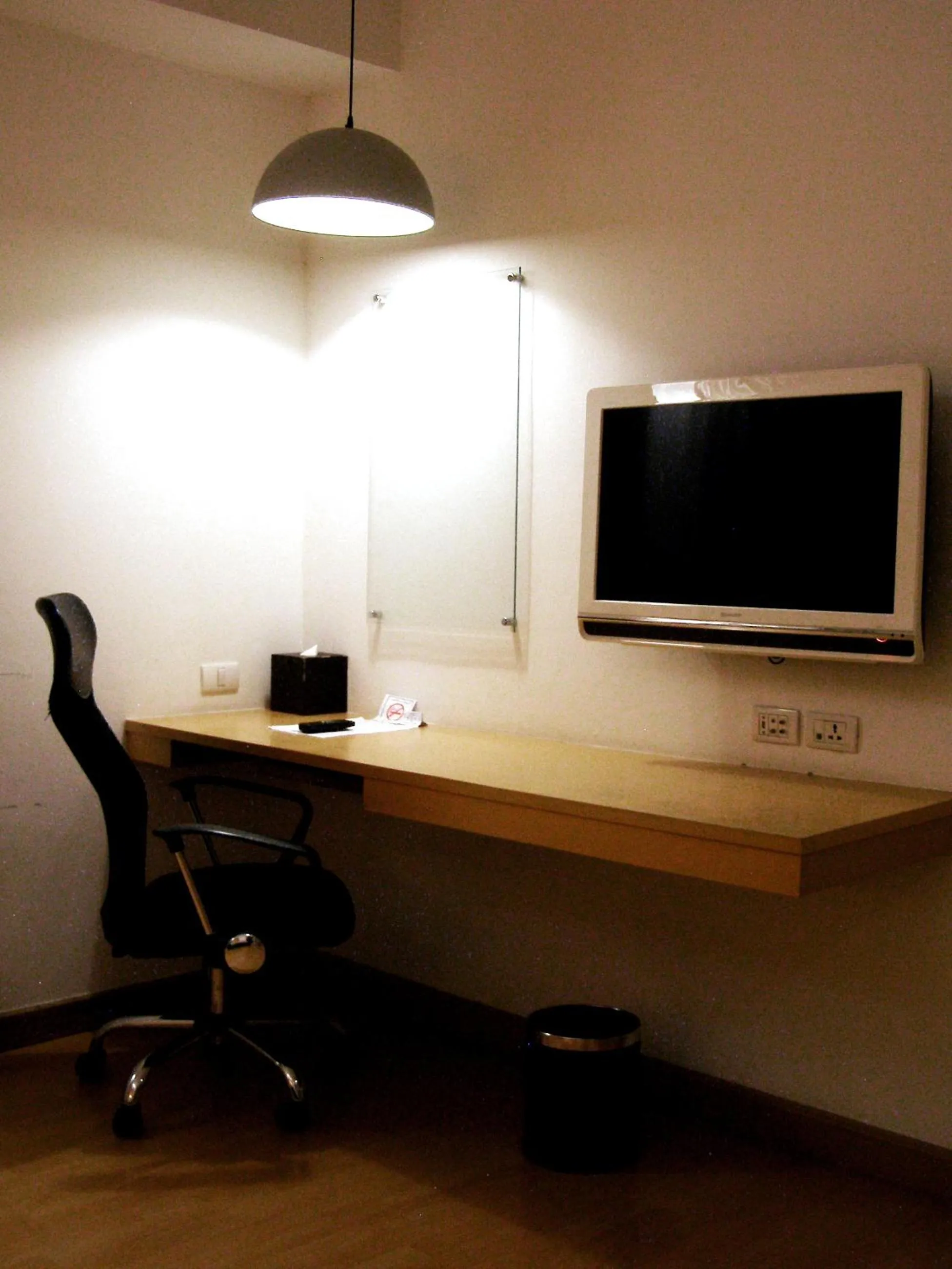 TV and multimedia in Iyarin @ Tuk Chang Hotel