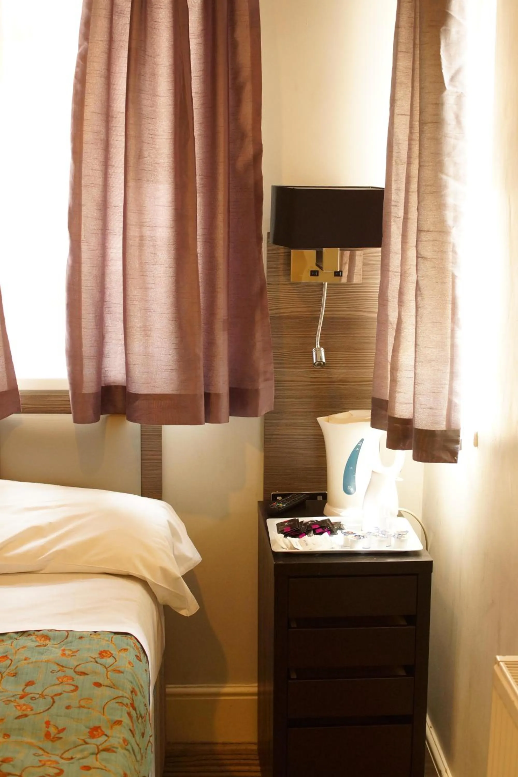 Bedroom, Bed in Plaza Hotel