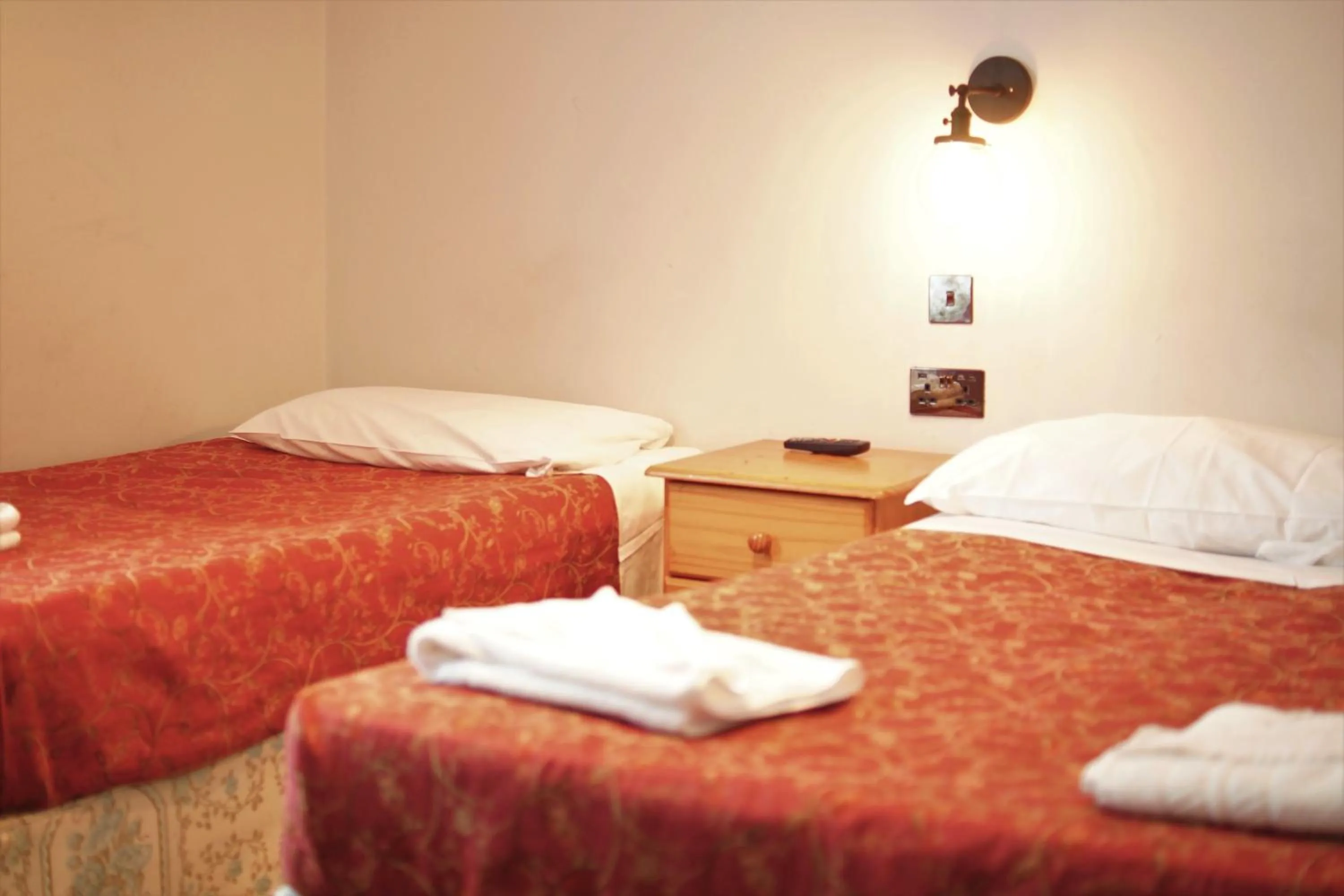 Bedroom, Bed in Plaza Hotel