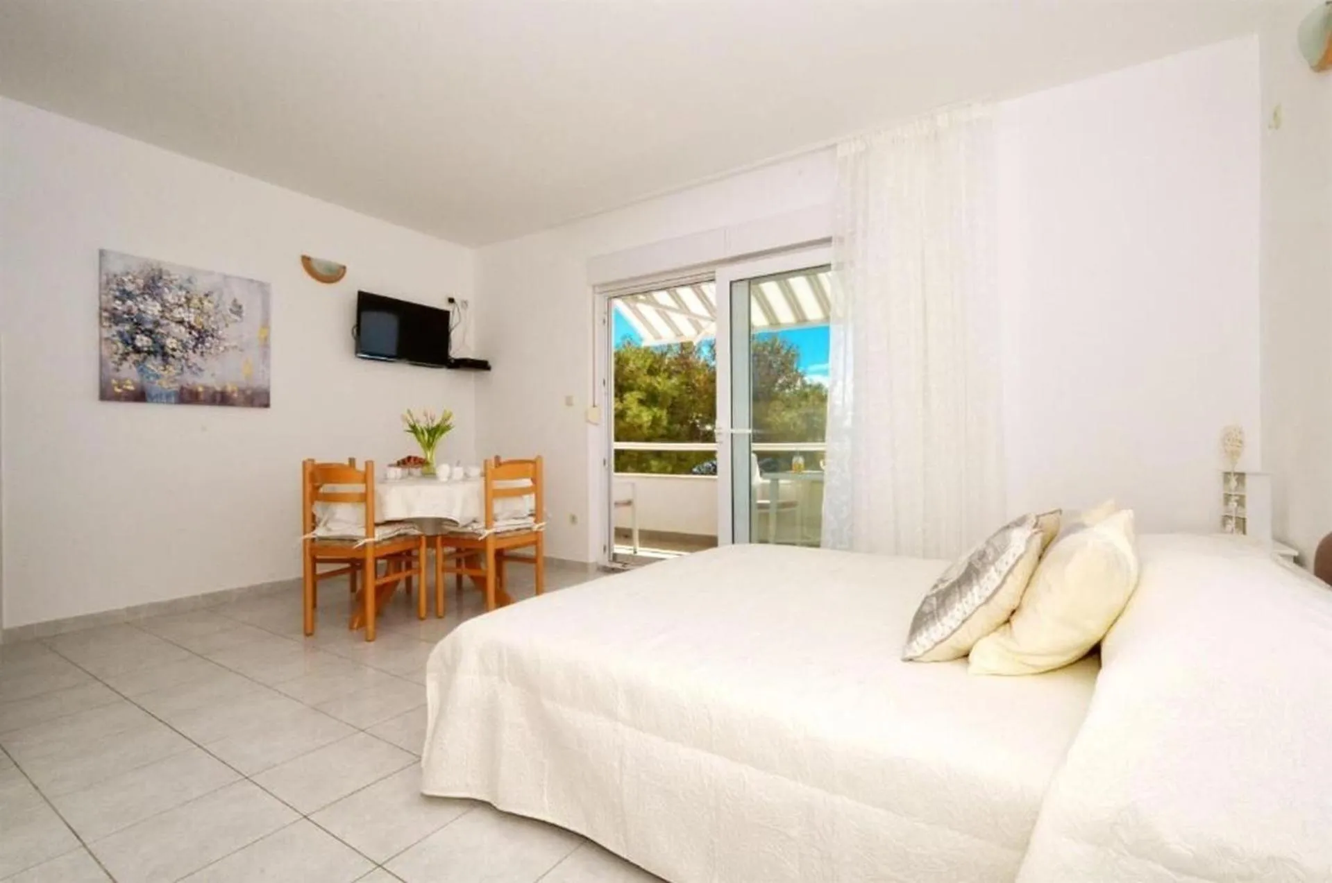 Dining area, Bed in Apartments Sandy