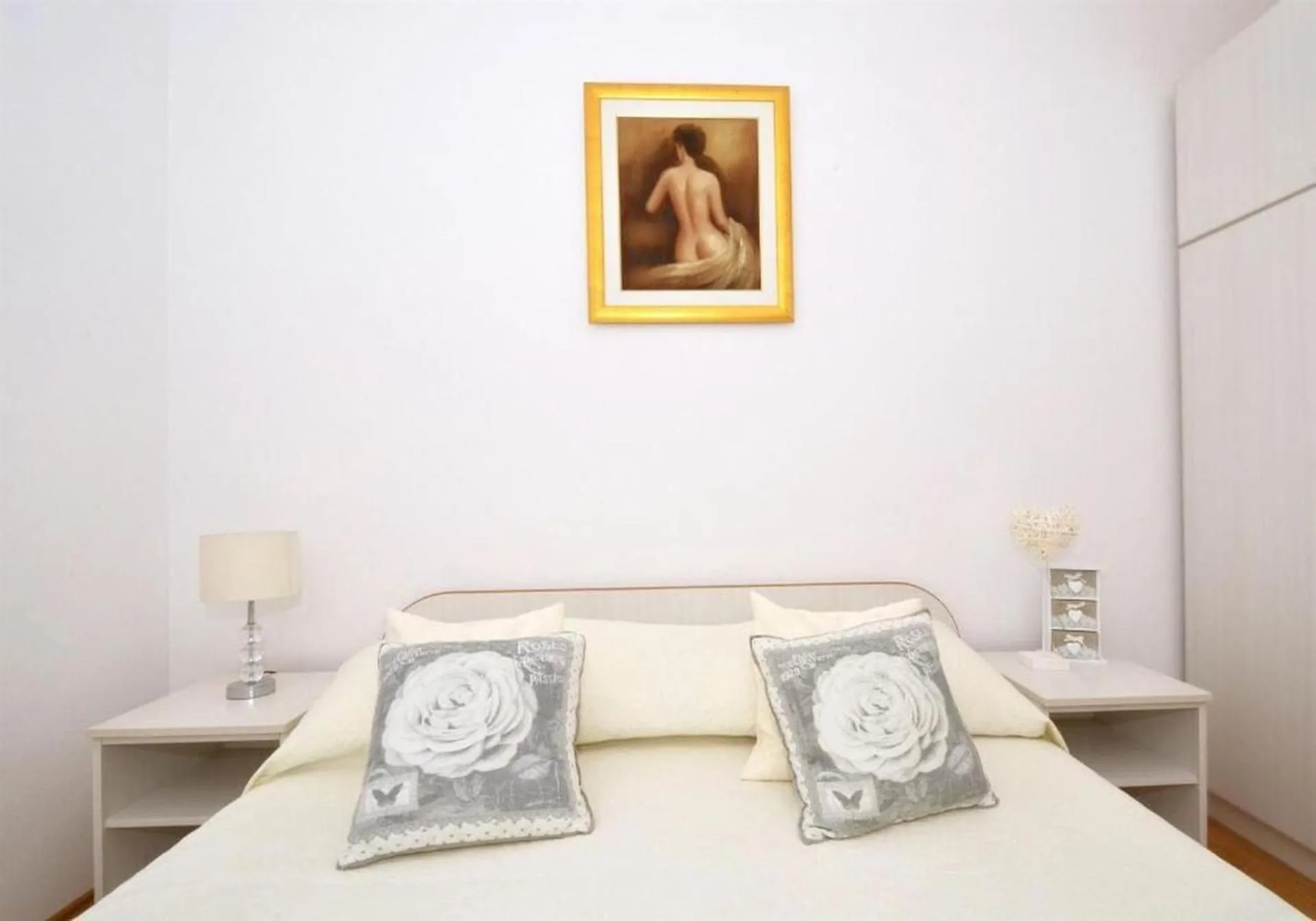 Bed in Apartments Sandy