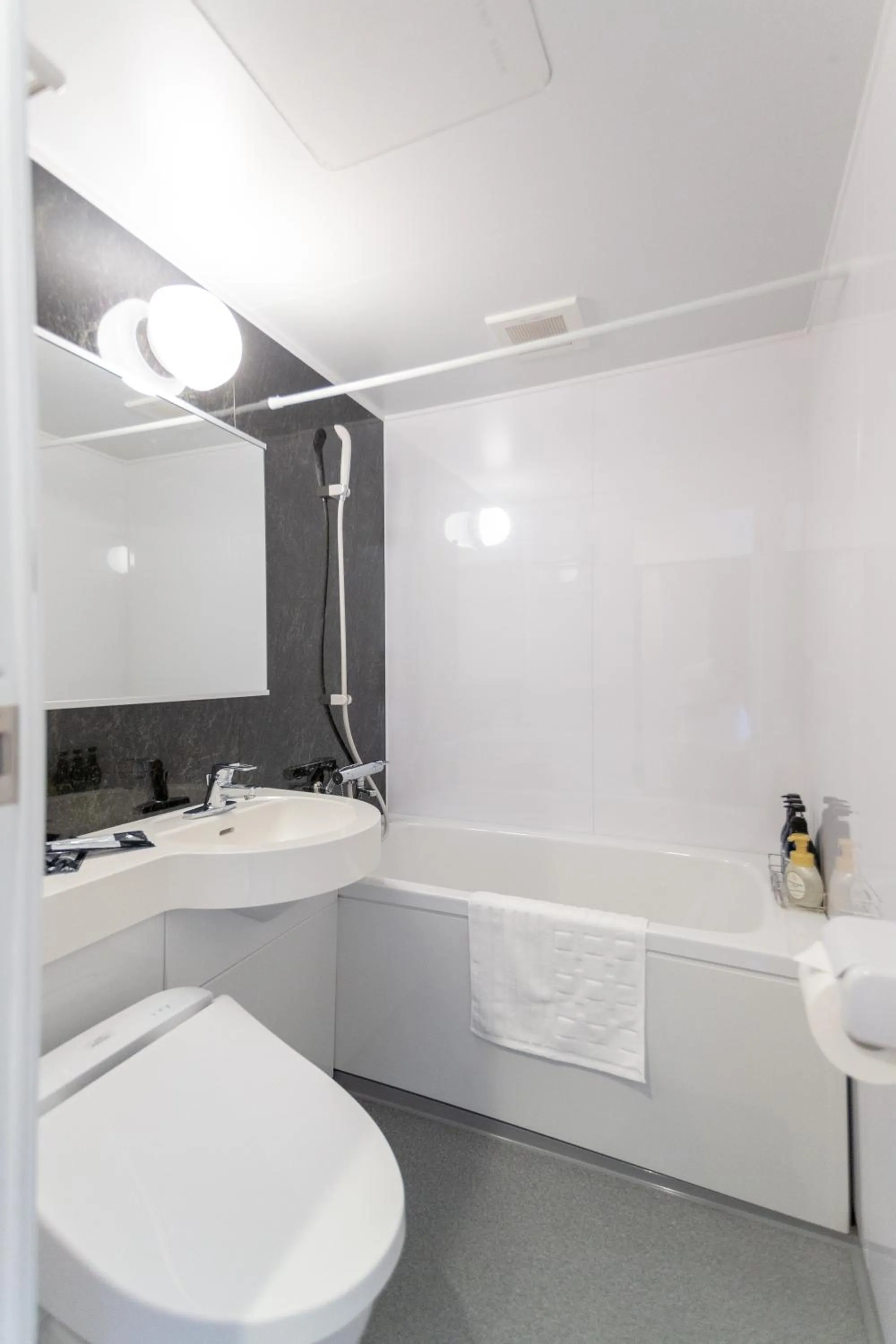 Shower in Sakura Cross Hotel Shinjuku East