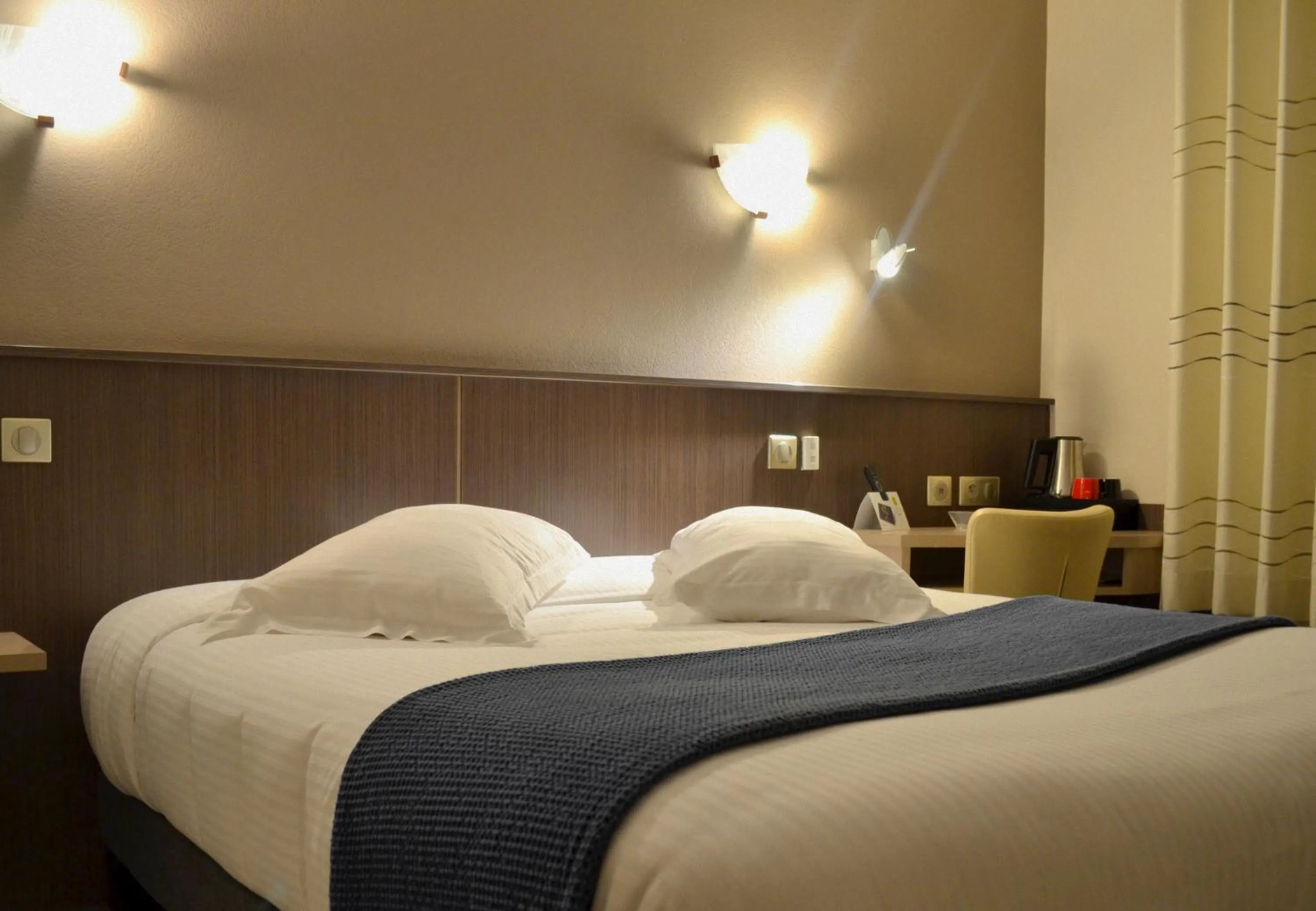 Bed in Le Rhien Hôtel-Restaurant