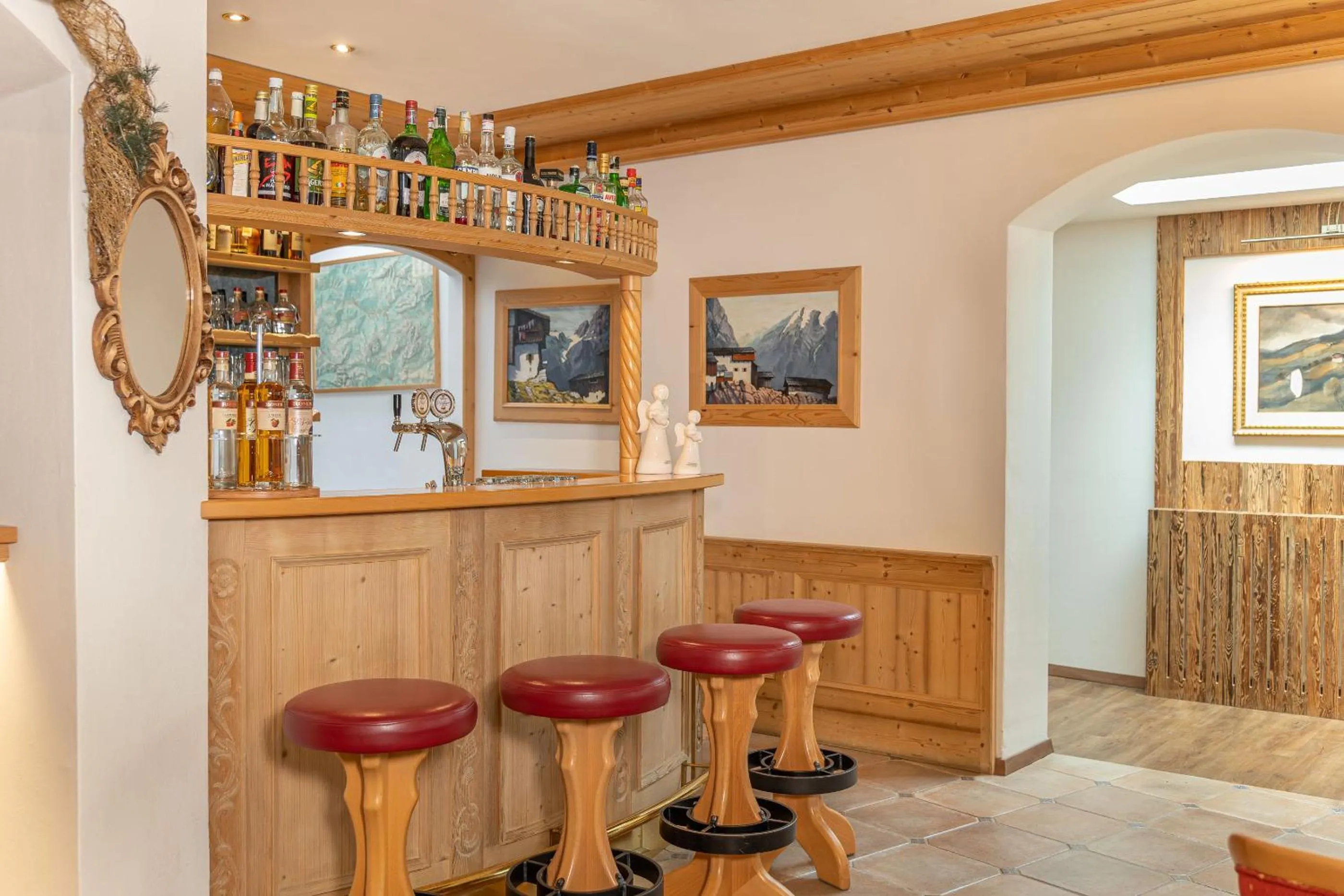 Lounge or bar in Hotel Rodella